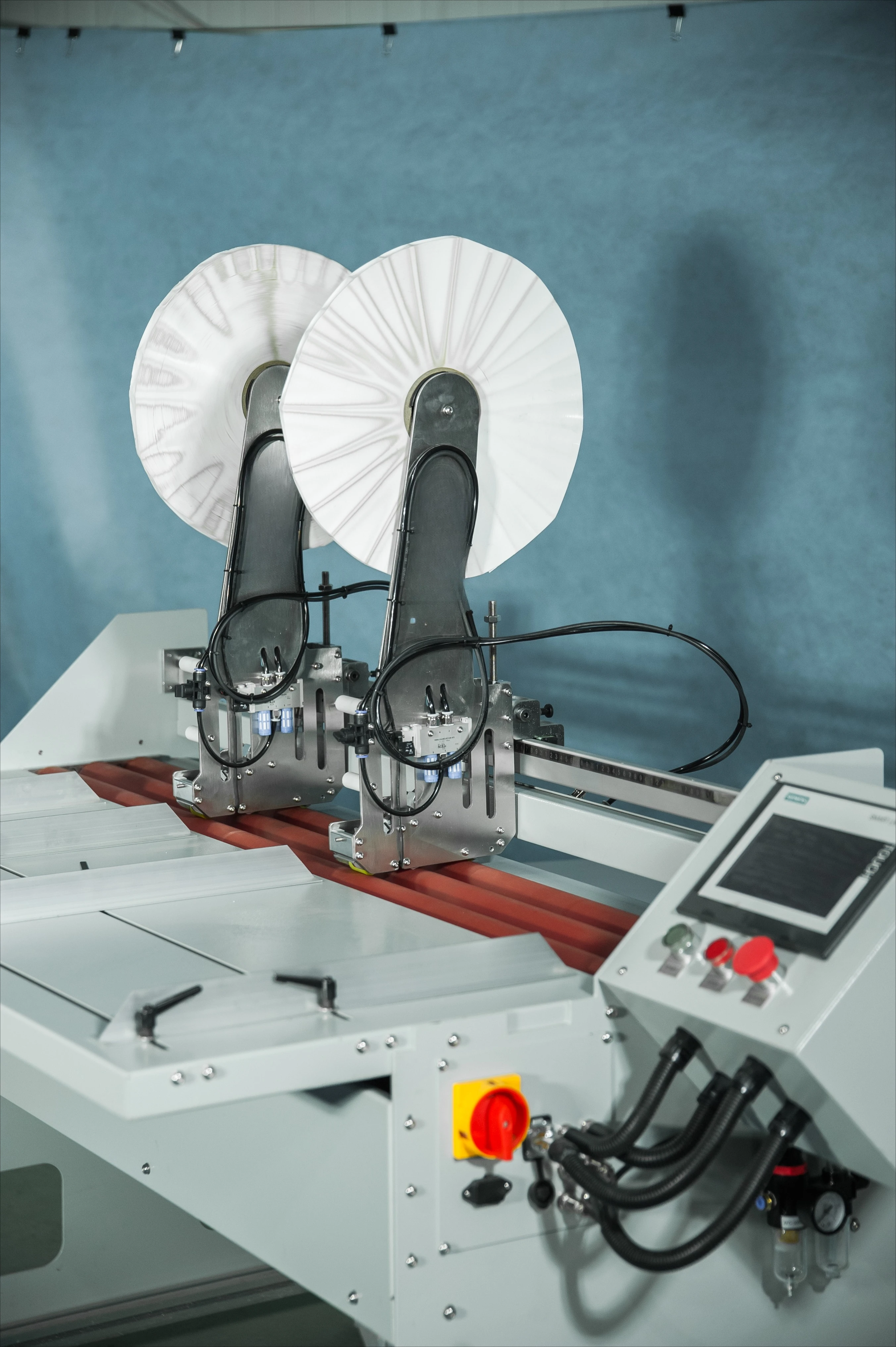 آلة طلاء الشريط PVC على الوجهين لآلة تغليف الكرتون المواد الغذائية ذات الصندوق الخشبي