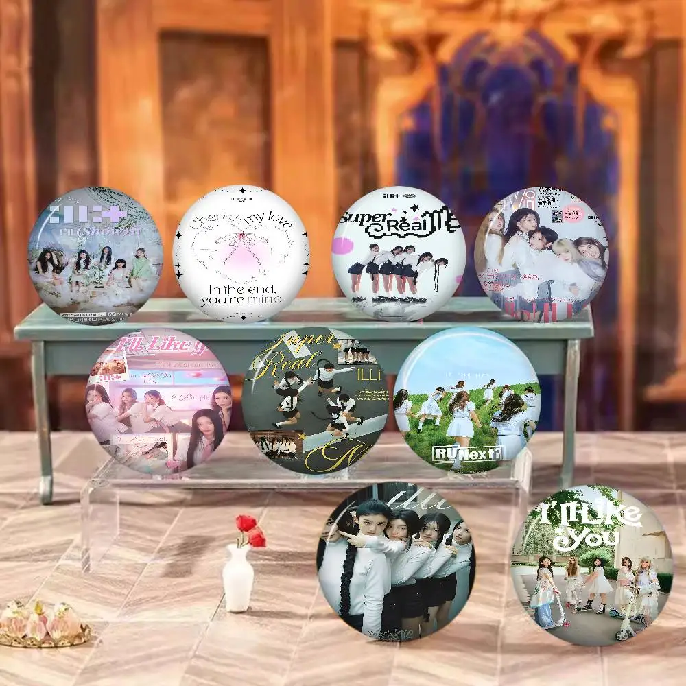 Koreanische Musikgruppe I-ILLIT Anime-Broschen, niedliche Cartoon-Anstecknadel, Jacken- und Jeans-Reversnadel, Geschenk-Accessoire