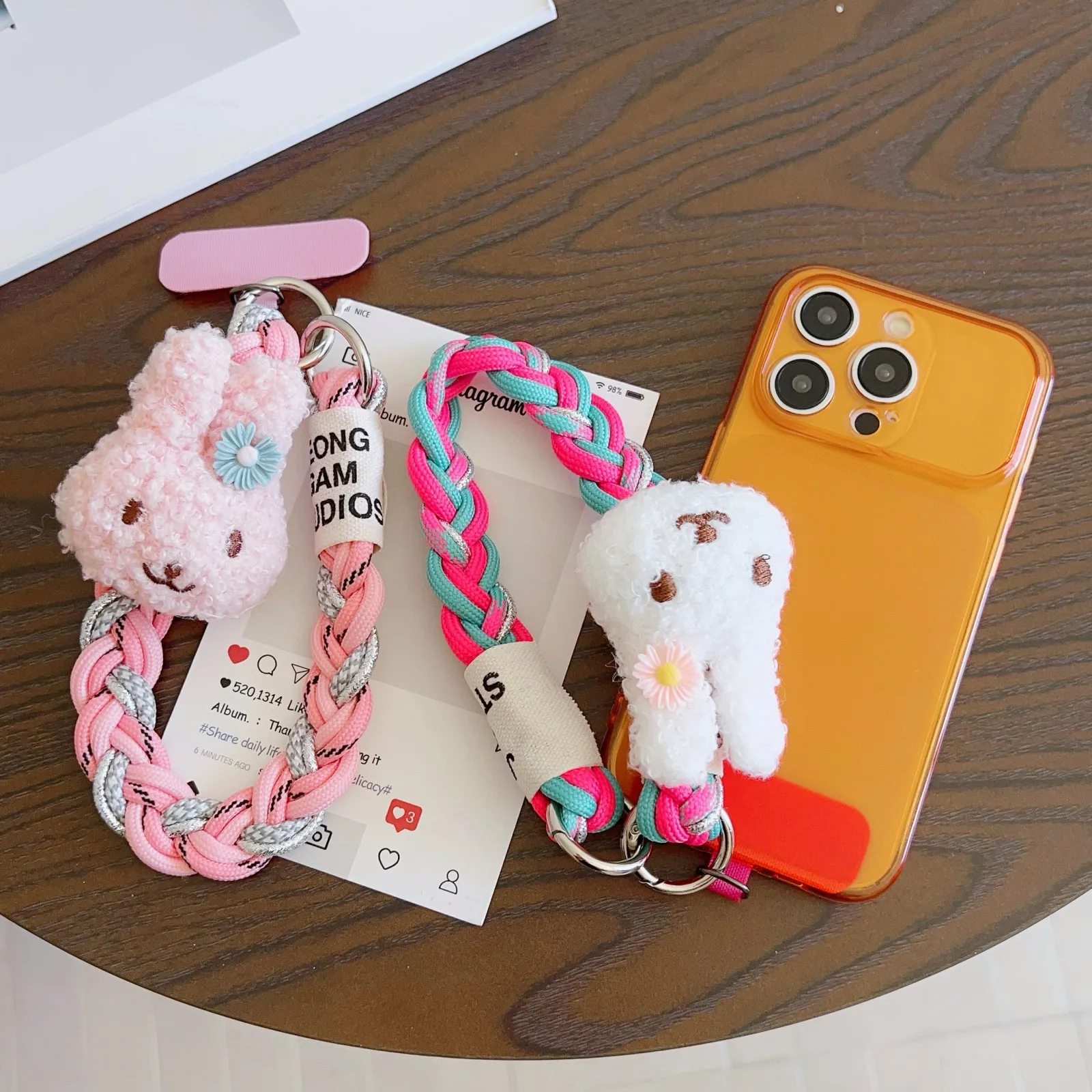 

Модный тканый ремешок для мобильного телефона, короткая веревка на запястье, декоративная подвеска с мультяшной плюшевой игрушкой, универсальная веревка с защитой от падения
