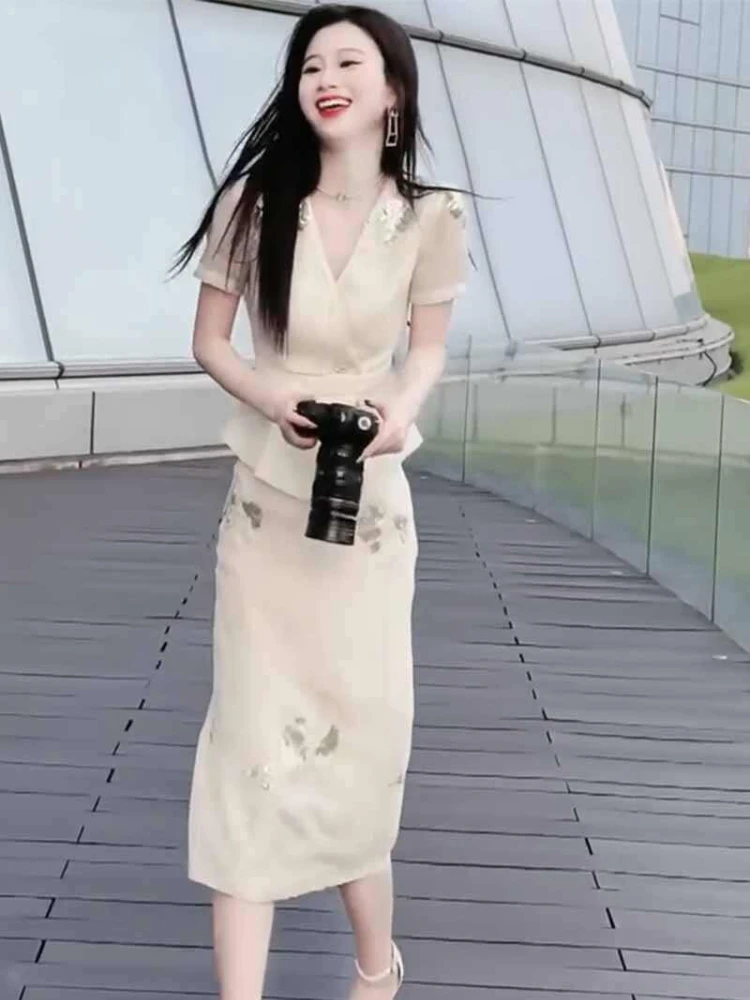 

2025 Summer New Fashion Women High end and Light Luxury Style V-neck and Slim Short Sleeve+Half Skirt Elegant Commute Set