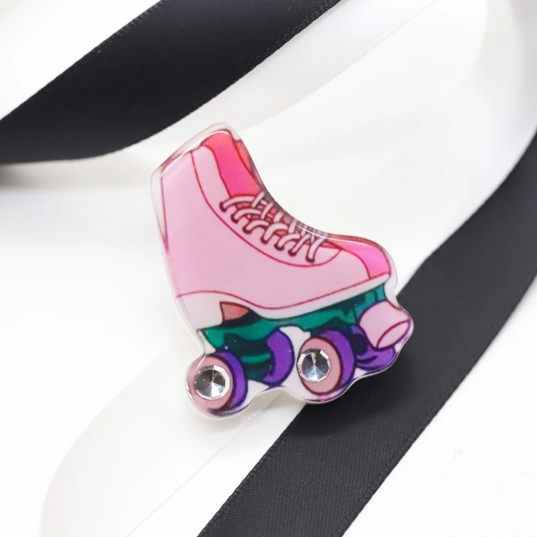 

New European and American high-end quality ancient style painted roller skates double acrylic brooch