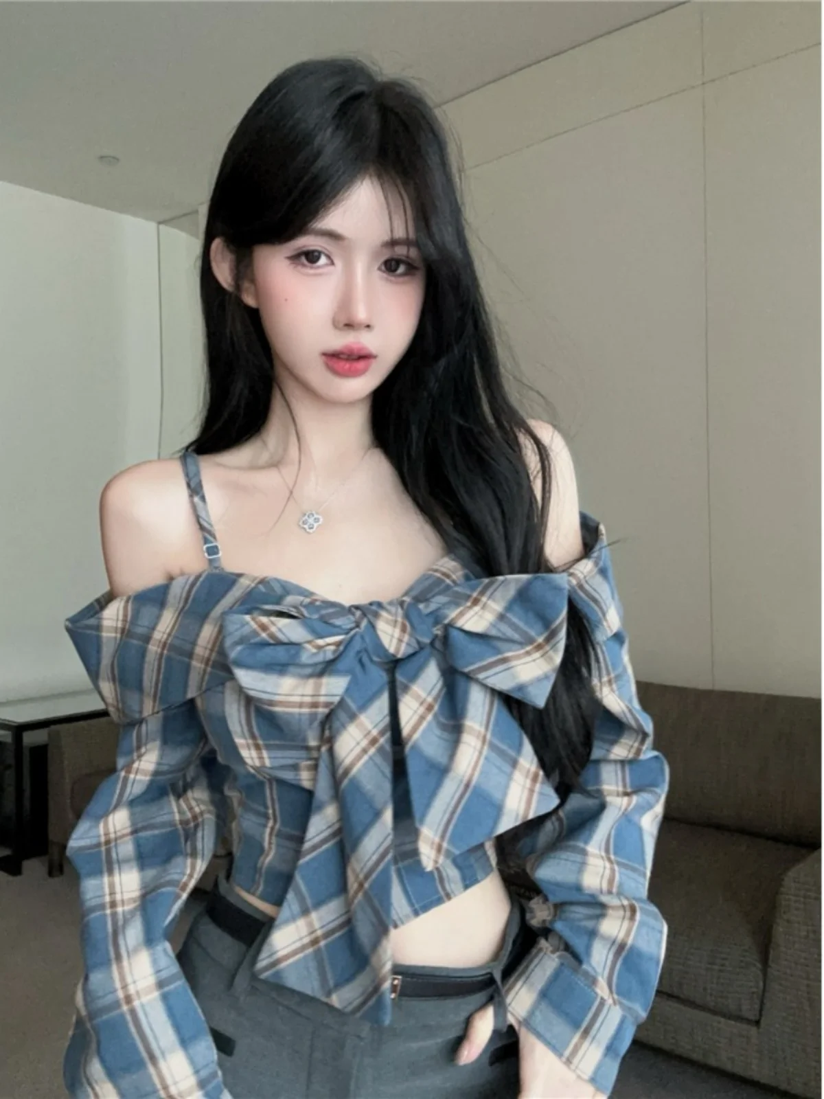 初秋レトロチェック柄オフショルダーロングスリーブベルト付きノットオープンカーディガン女性セクシーでスパイシーなポリエステル素材