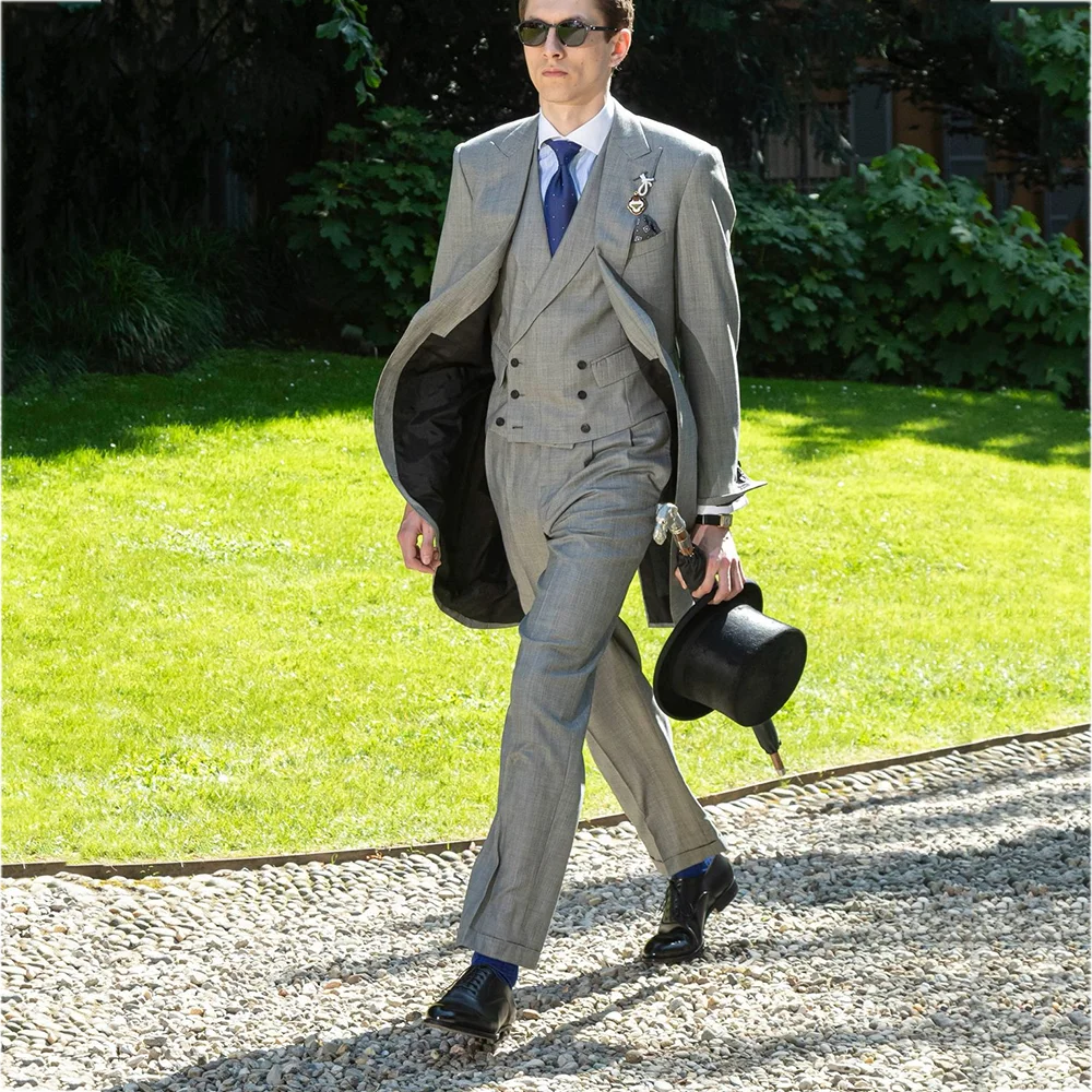 

Handsome Wedding Suit For Man Peaked Lapel Regular Fitted Outfit Business Casual 3 Pieces Groom Tuxedo Custom Fashion Set