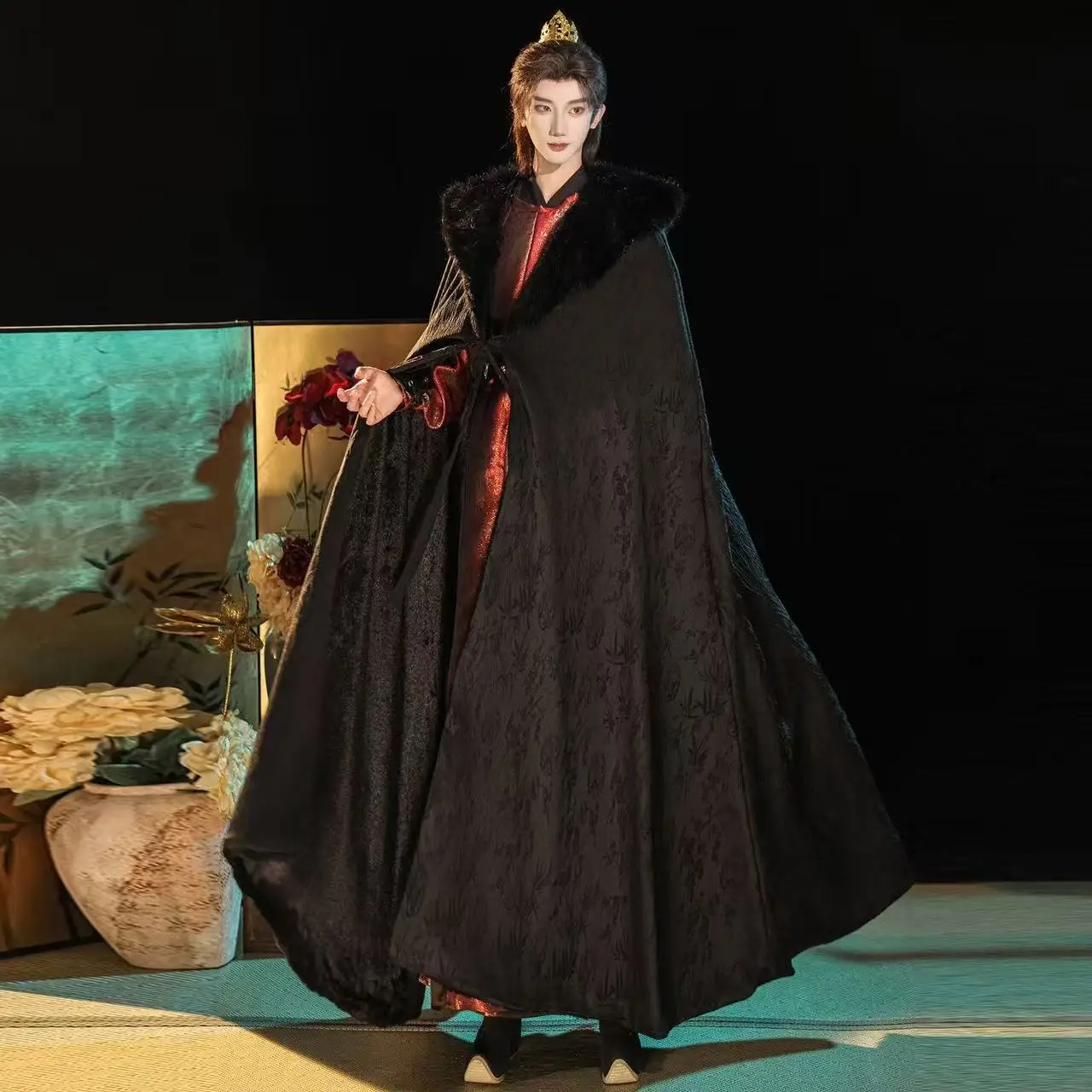 

Зимний утепленный плащ ханьфу для мужчин и женщин, традиционный жаккардовый плюшевый воротник, длинный халат, карнавальный костюм, сценическое шоу, теплая внешняя накидка для мужчин