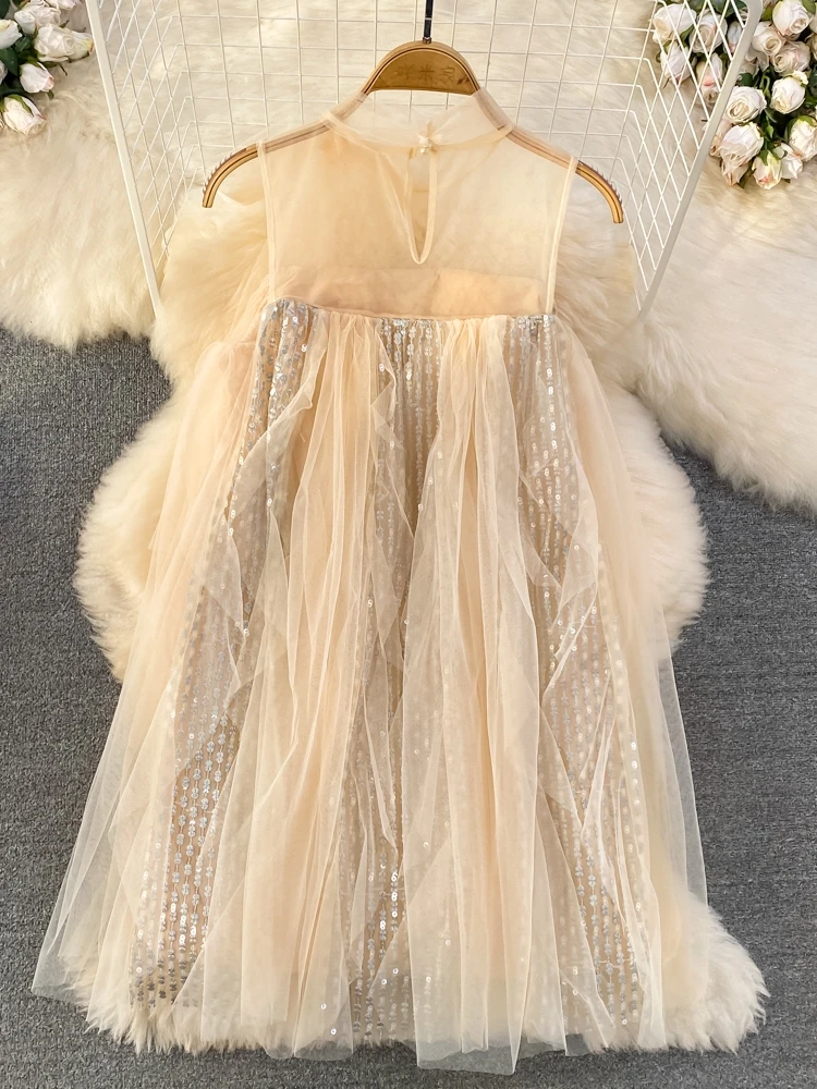 أنيقة الفرنسية فضفاضة الجولة الرقبة بلا أكمام الحلو لطيف فستان جنية 2025 صيف جديد مطرزة ألف خط الشاش فساتين المشمش الكورية