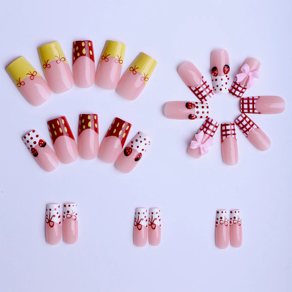24 Stück rot kariert, französischer Stil, zum Aufdrücken der Nägel, niedliche 3D-Bowknots, Erdbeer-Designs, künstliche Nägel, süßer langer Sarg, künstlicher Nagel, tragbar