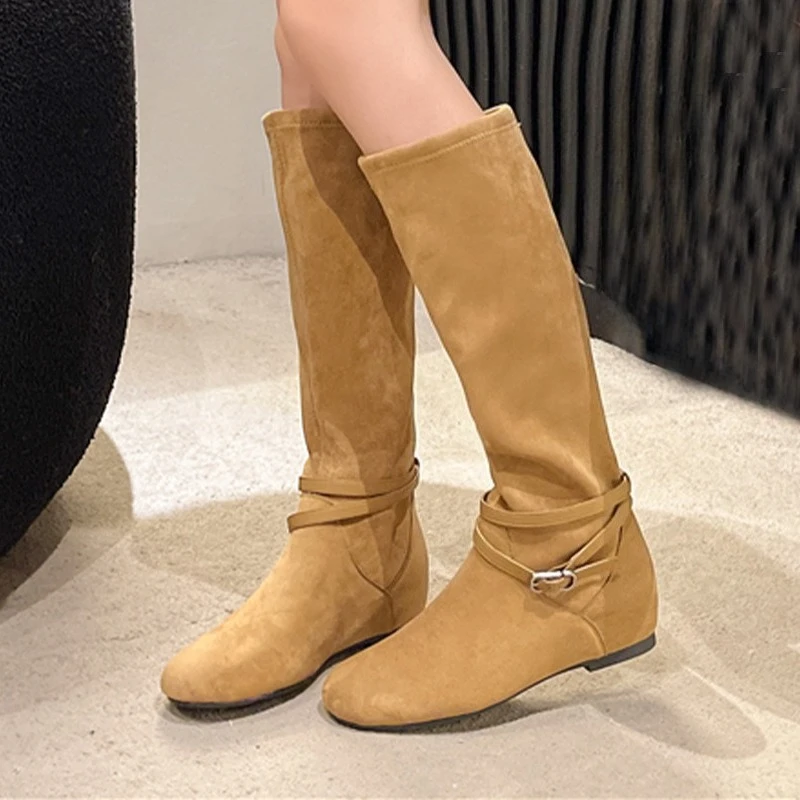 

Женские высокие сапоги на плоской подошве, модные модельные туфли для женщин, дизайнерские сапоги до колена, зима Botas 2025, замшевые новые трендовые ботинки челси Femme