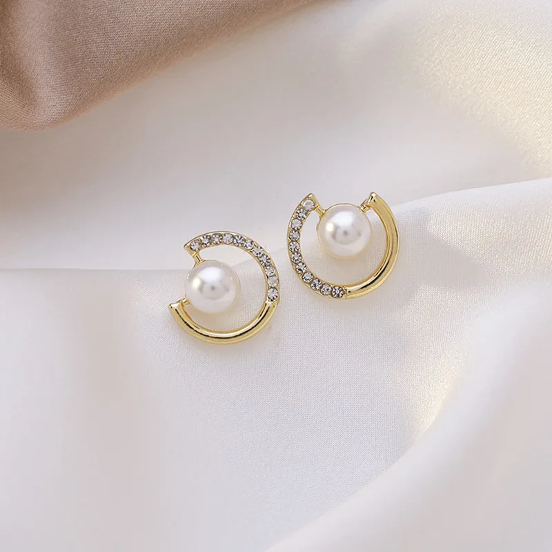 New Hollow Circle Imitation Pearl Stud Earrings For Women Zircon CZ Rhinestones Irregular Design Earring Female Unusual Jewelry