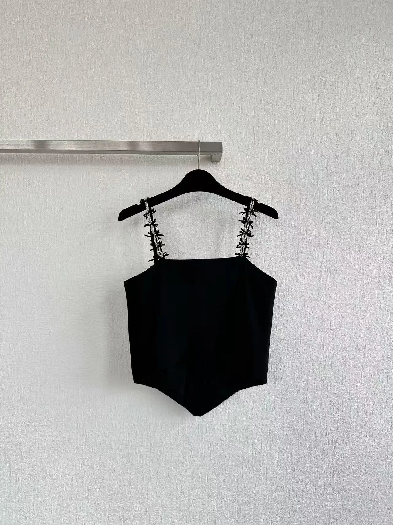 

Женская майка с жемчужной бабочкой