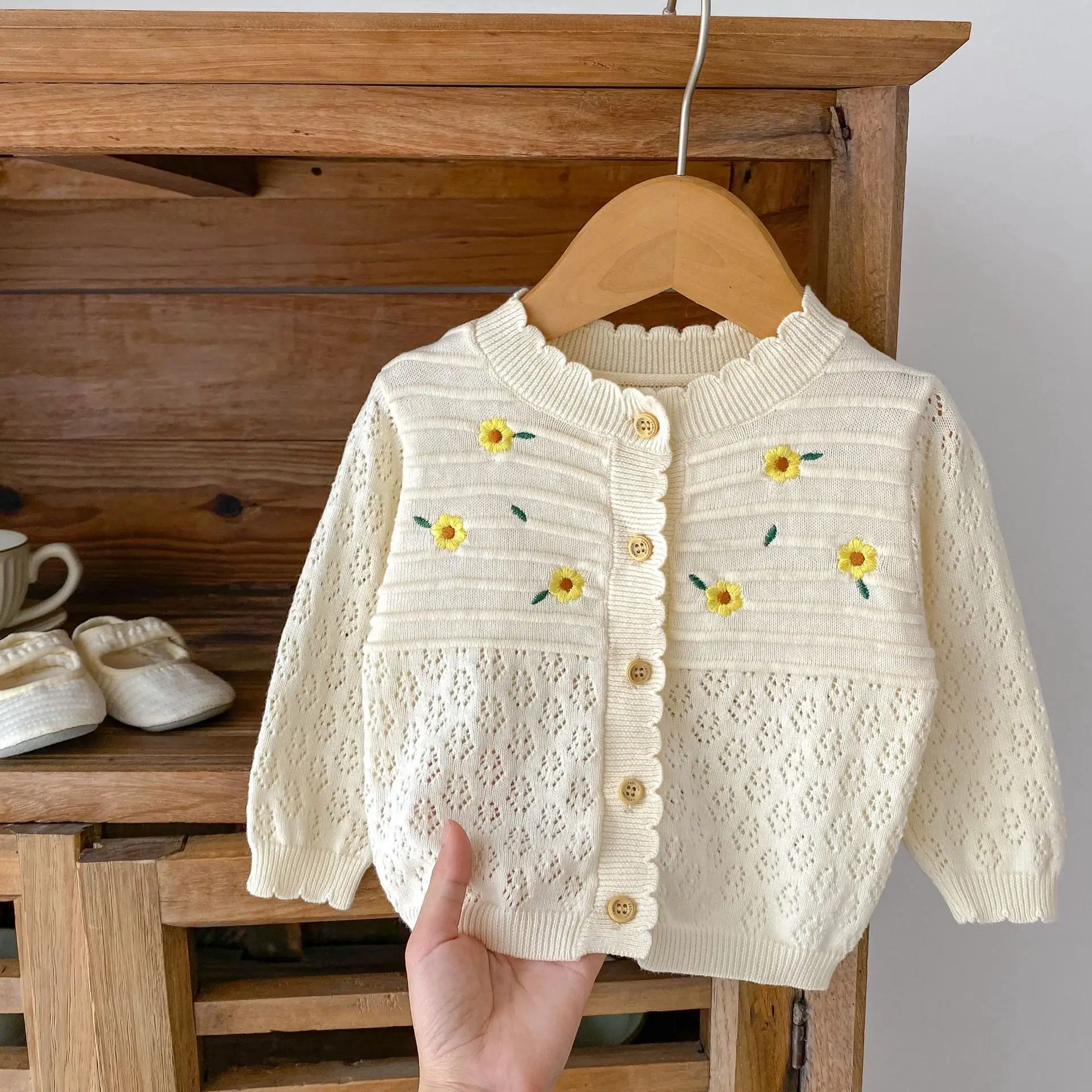 

2024 Spring Summer New Toddler Girl Coat Embroidery Flower Long Sleeve Hollow Knitted Sunscreen Air-conditioned Cardigan Jacket