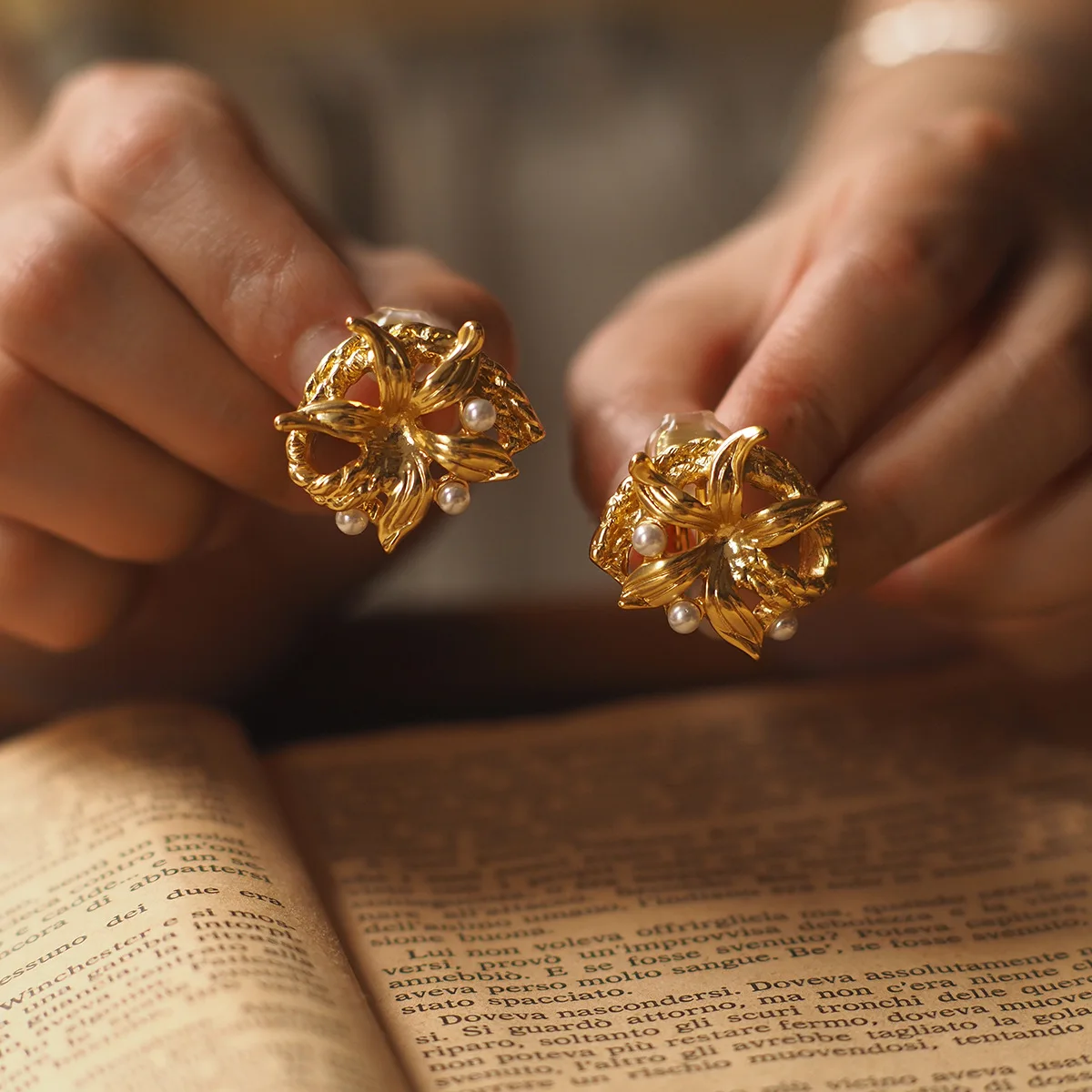 

Vintage French Floral Pearl Courtly Style Earrings - Stud Design