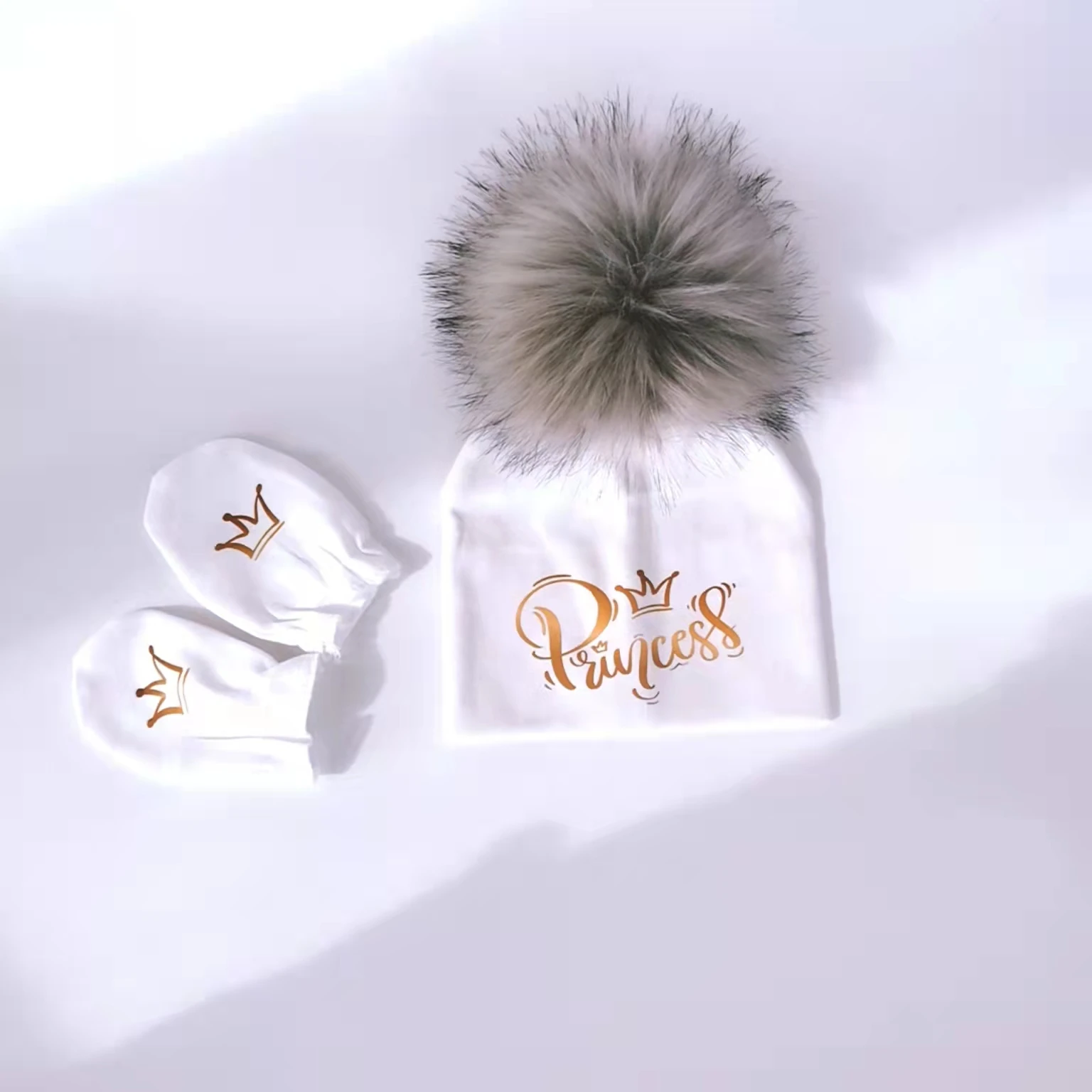 Neugeborenen baby fotografie requisiten baumwolle beanie mit abnehmbare pompom hut beanie bonnet mit handschuhe fuß umfasst prinzessin prinz