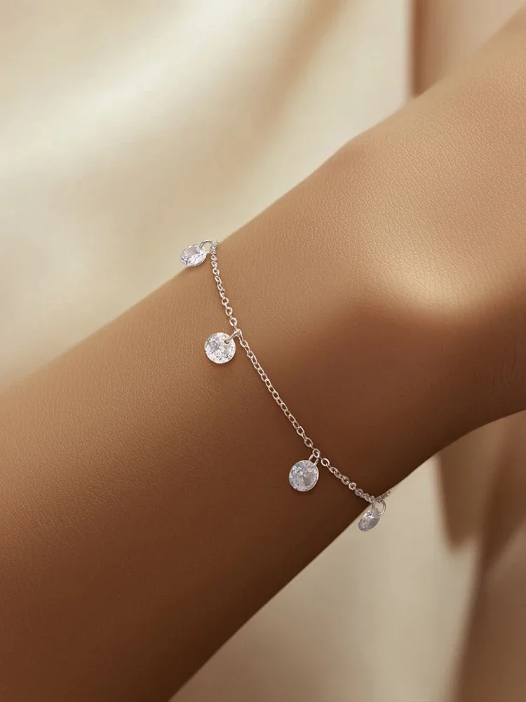 Bransoletka damska ze srebra próby 925 z pięcioma okrągłymi cyrkoniami, personalizowana, prosta, zaręczynowa, modna, wysokiej jakości, elegancka biżuteria.