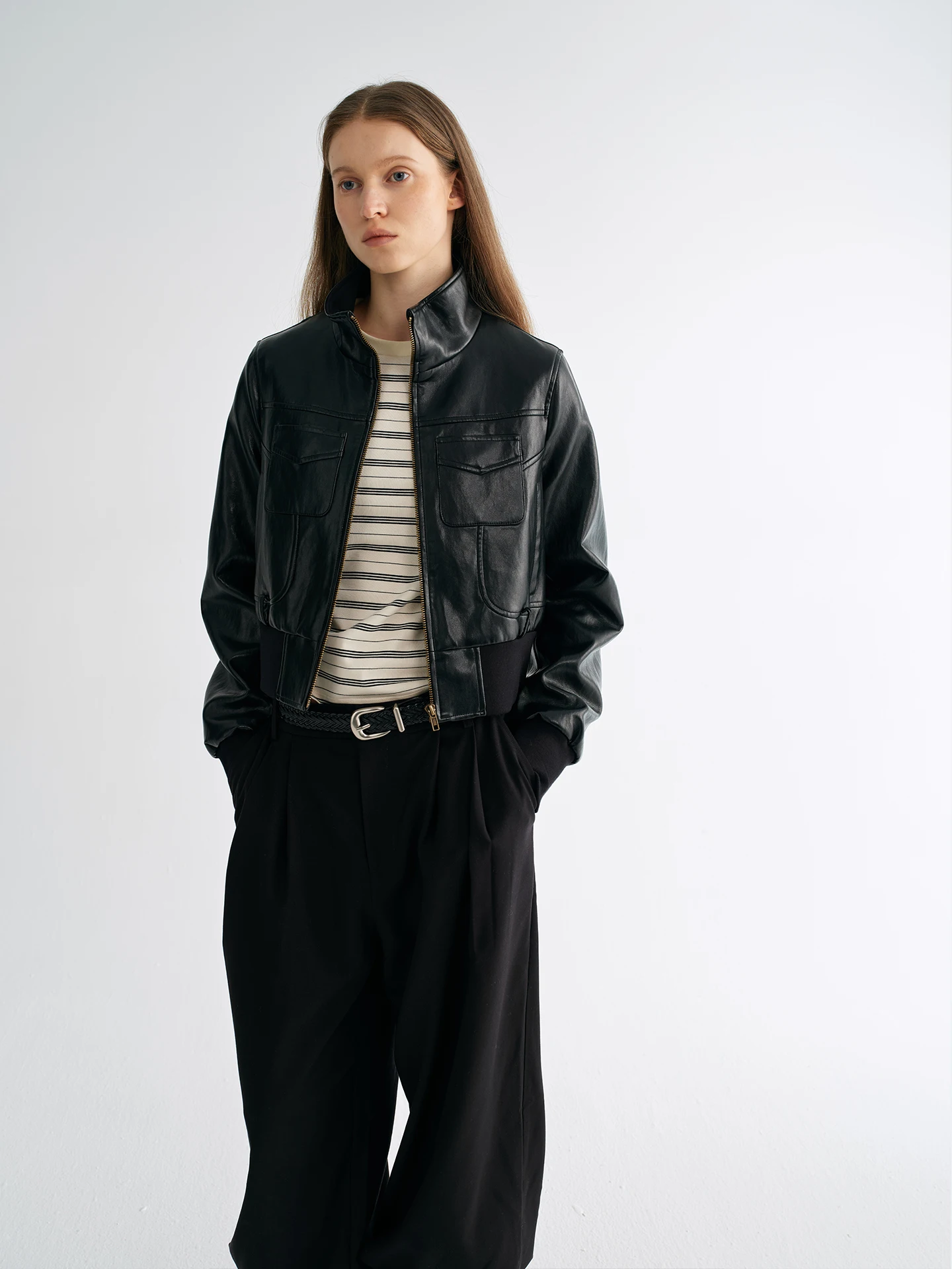 Goffrid Jaet ort de Alta Qualidade em Couro com Fio Metálico, Design Feminino Sensacional, Efeito Alongador de Pernas, Couro com Proteção Ambiental...