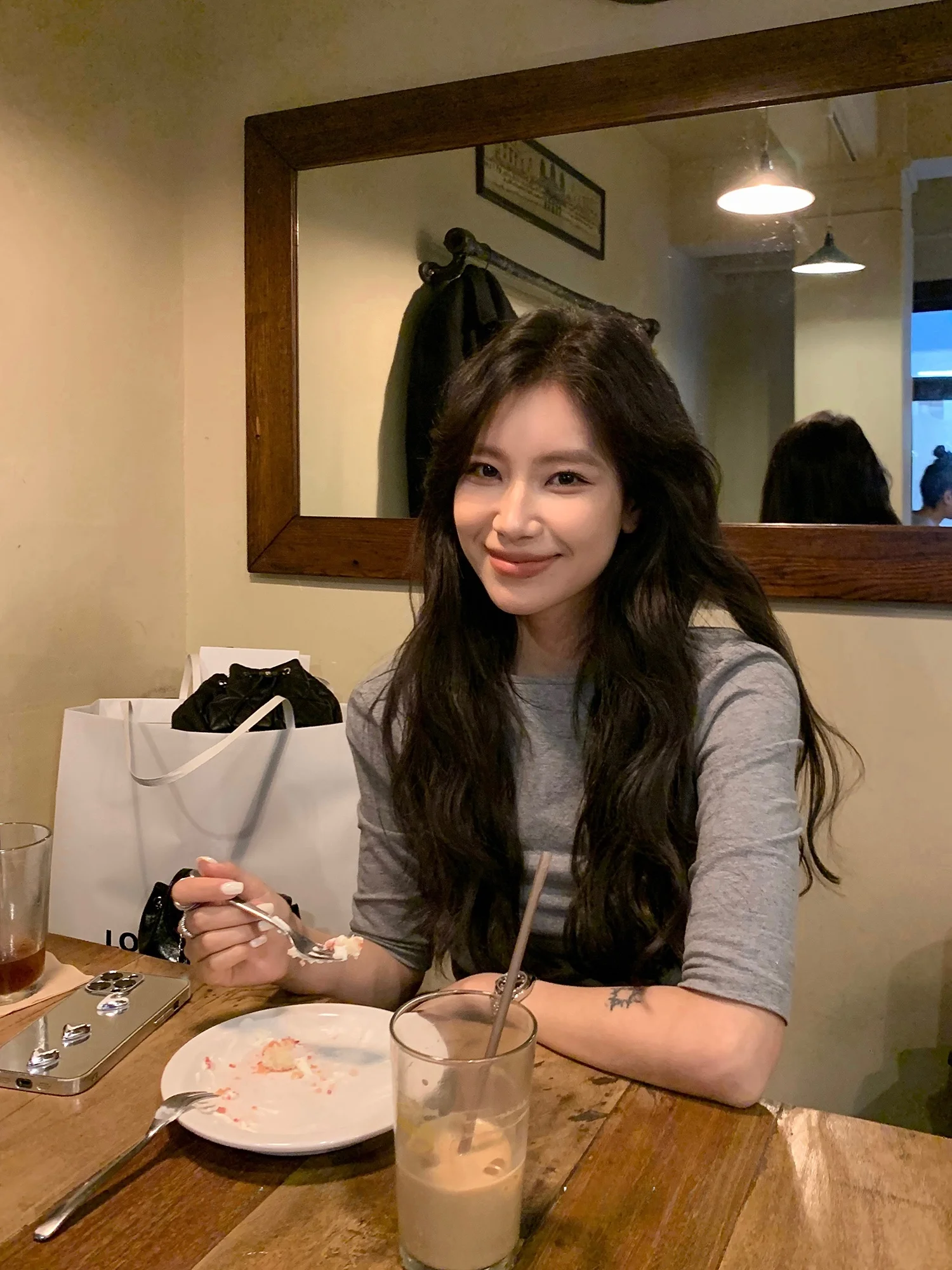 

Универсальная футболка DaqianwithU с асимметричным дизайном, повседневная, легко сочетается, из смеси хлопка и нейлона, женский топ