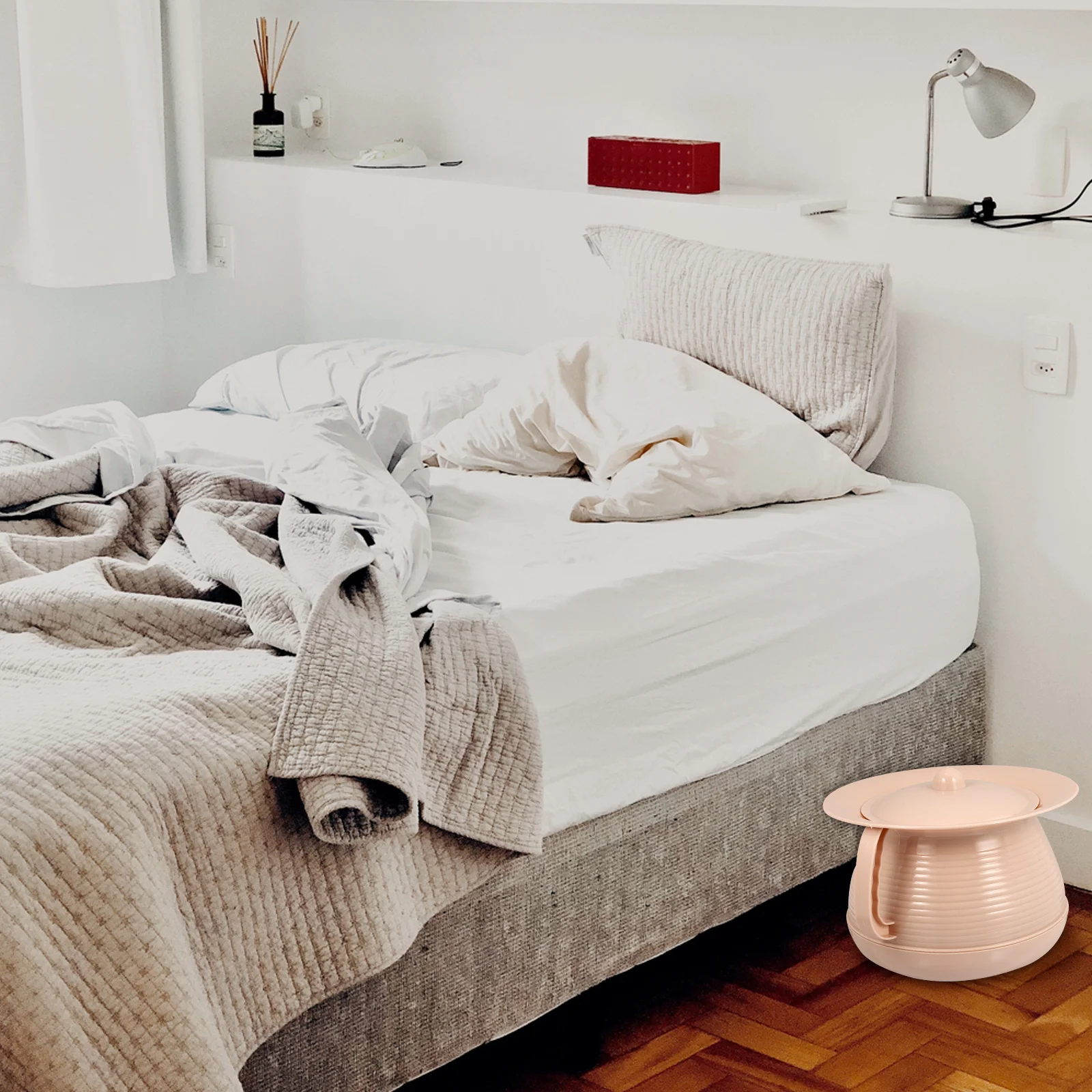 

1Pcs High Quality Plastic Spittoon Bed Pan Night Urine Pot Portable Household Use for Adult Elderly Household Spittoon