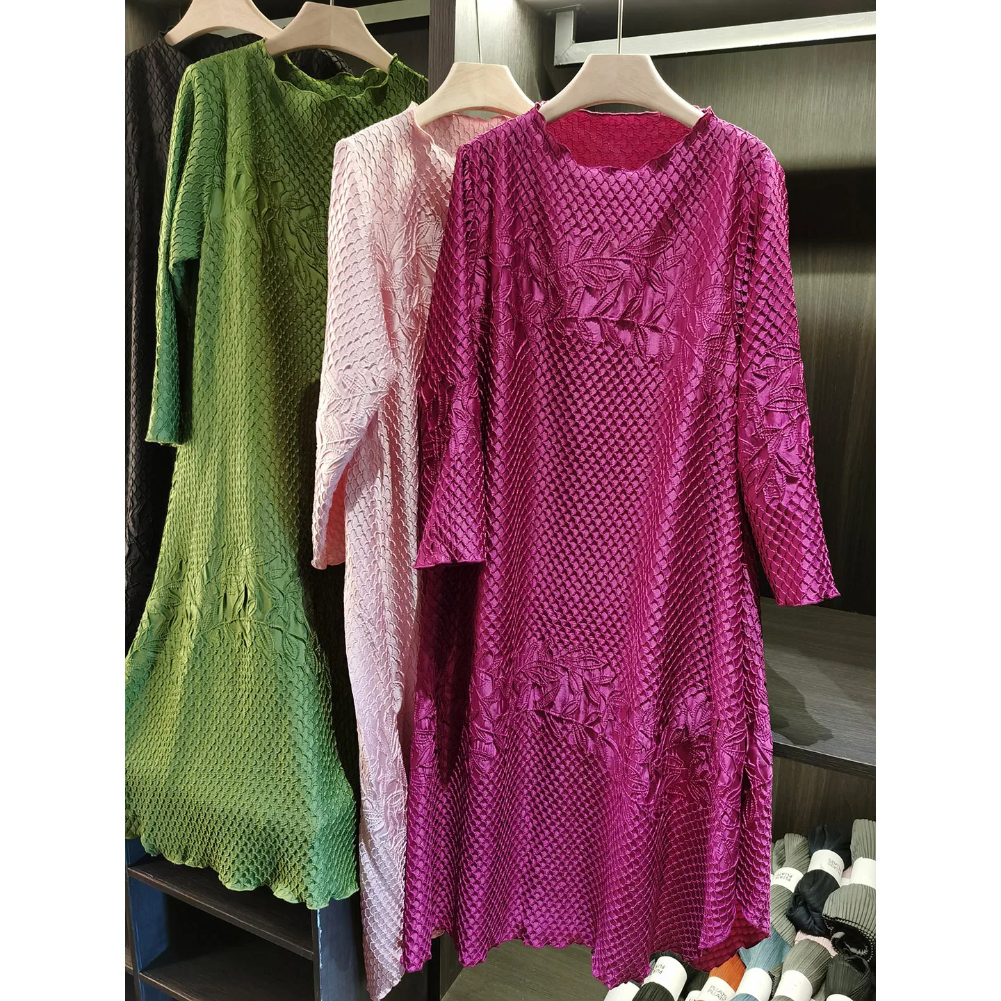 

Miyake Pleated 2026 Spring New Dress Women Loose Large Size Fashion Temperament Elegant Simple Solid Color Long-sleeved Skirt