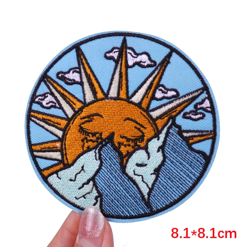 Space Patch Planet Iron On Patch per abbigliamento balene toppe ricamate su giacche vestiti Patch per cucire adesivi fai da te distintivi