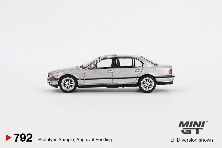 **Pre-order **MINIGT 1:64 750IL Aspen Silver Metallic  Model Car