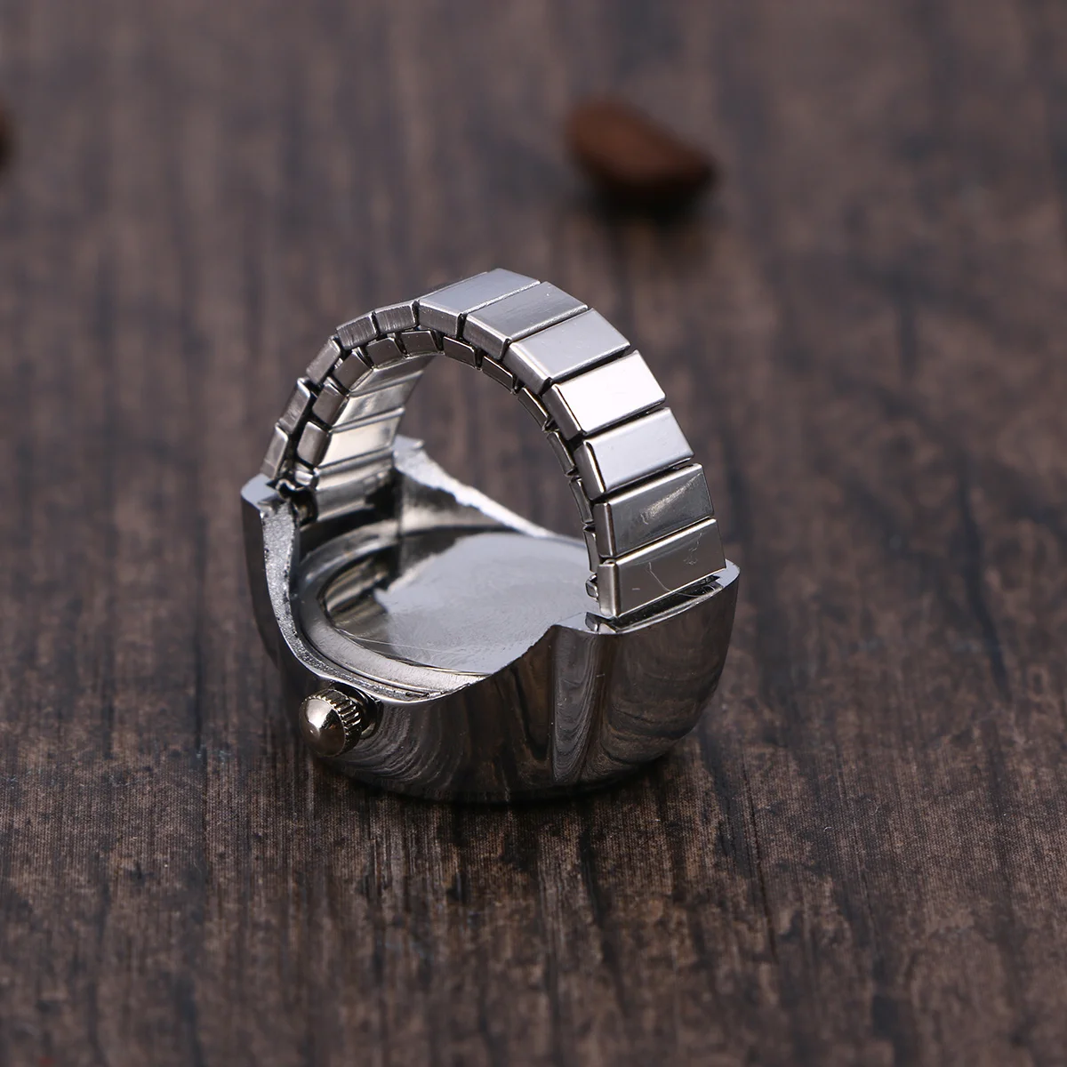 

Stainless Steel Finger Watch Fashion Ring Style Quartz Timepiece Easy on Off Clasp Perfect Gift for Friends Family Green