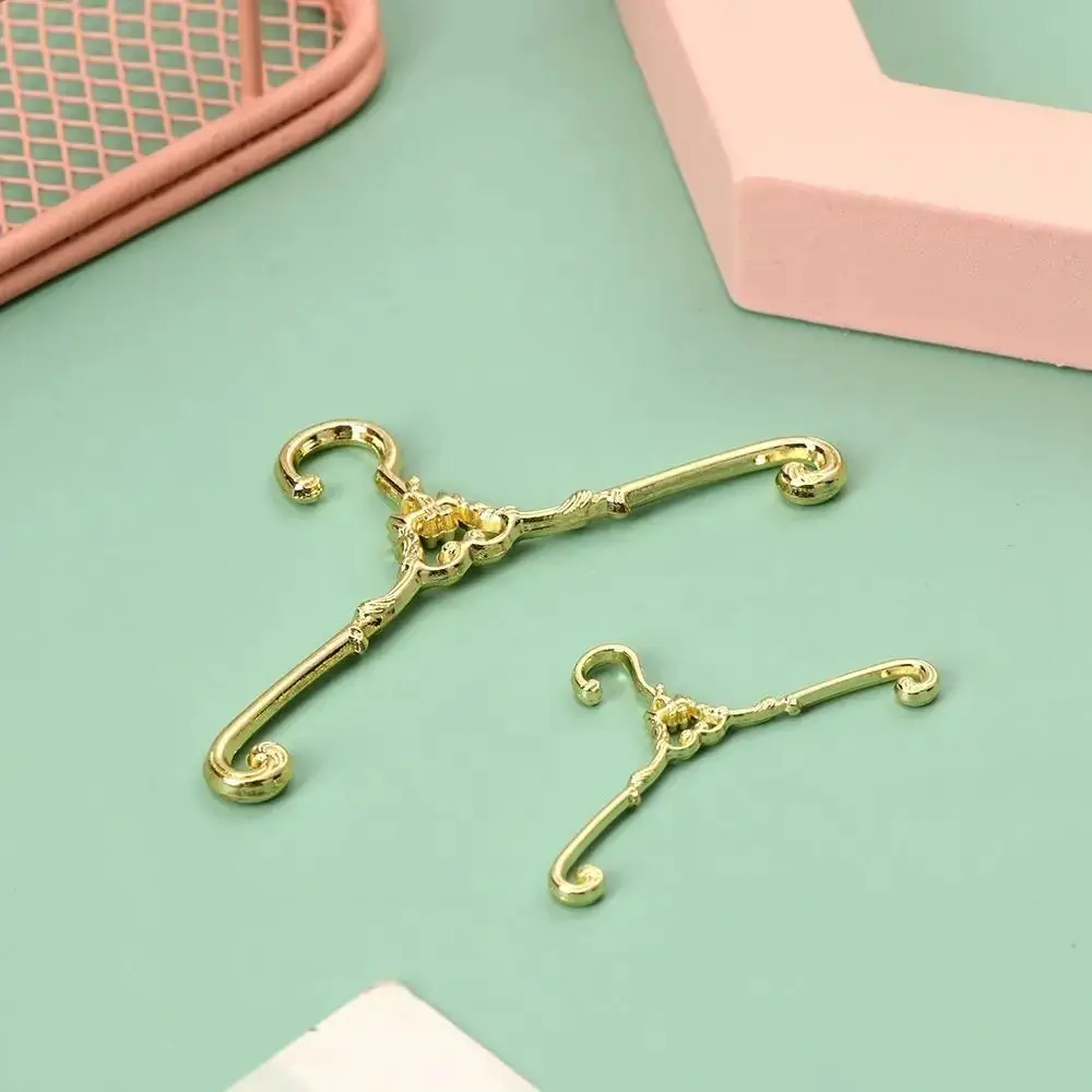 5Pcs Metal Clothes Hanger Retro Windproof Mini Coat Hanger Multi Functional 4/6.5cm Clothes Rack Dollhouse Furniture