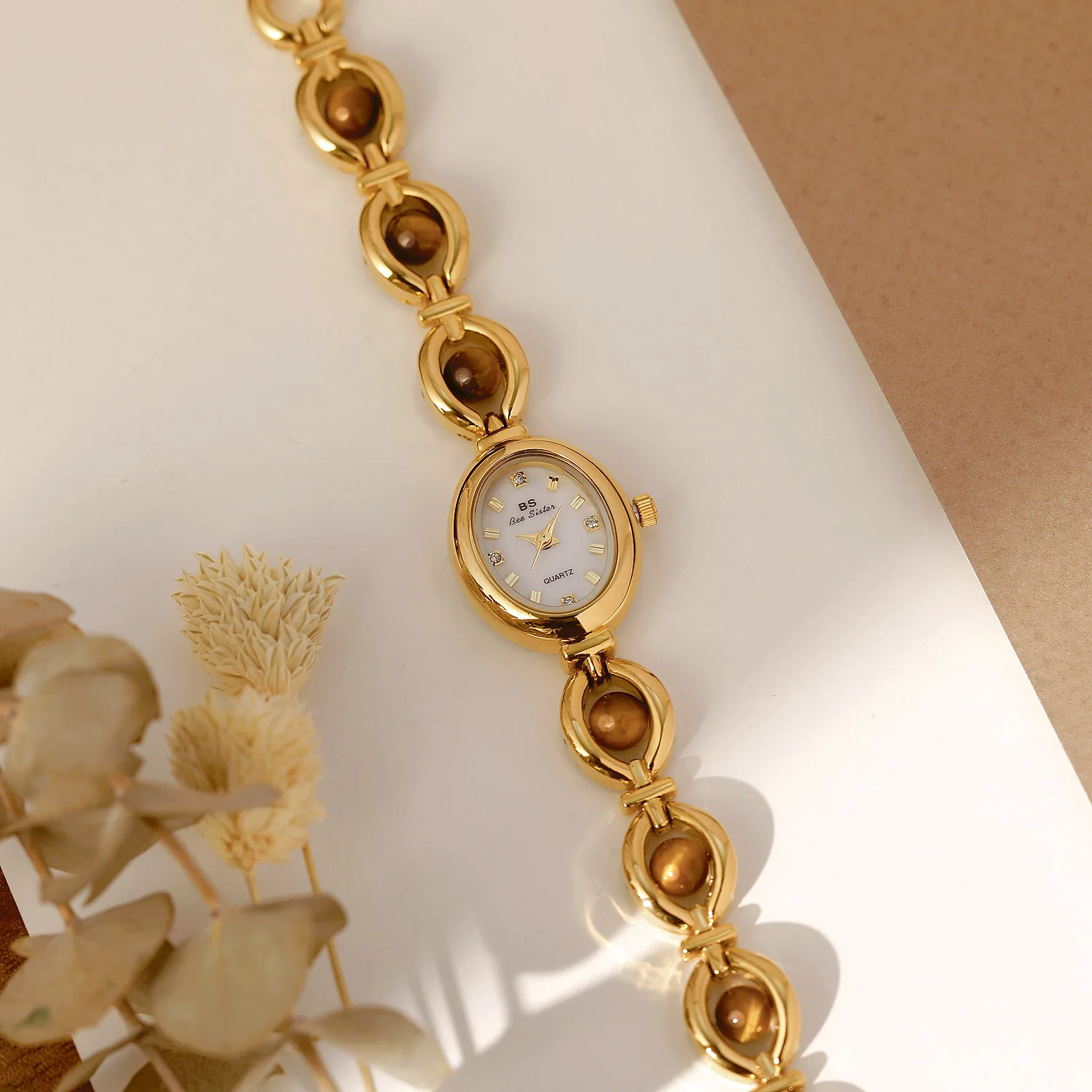 2025 جديد إمرأة البيضاوي ساعة كوارتز سوار عين النمر الطبيعي خمر ساعات ذهبية مقاوم للماء فستان على مدار الساعة