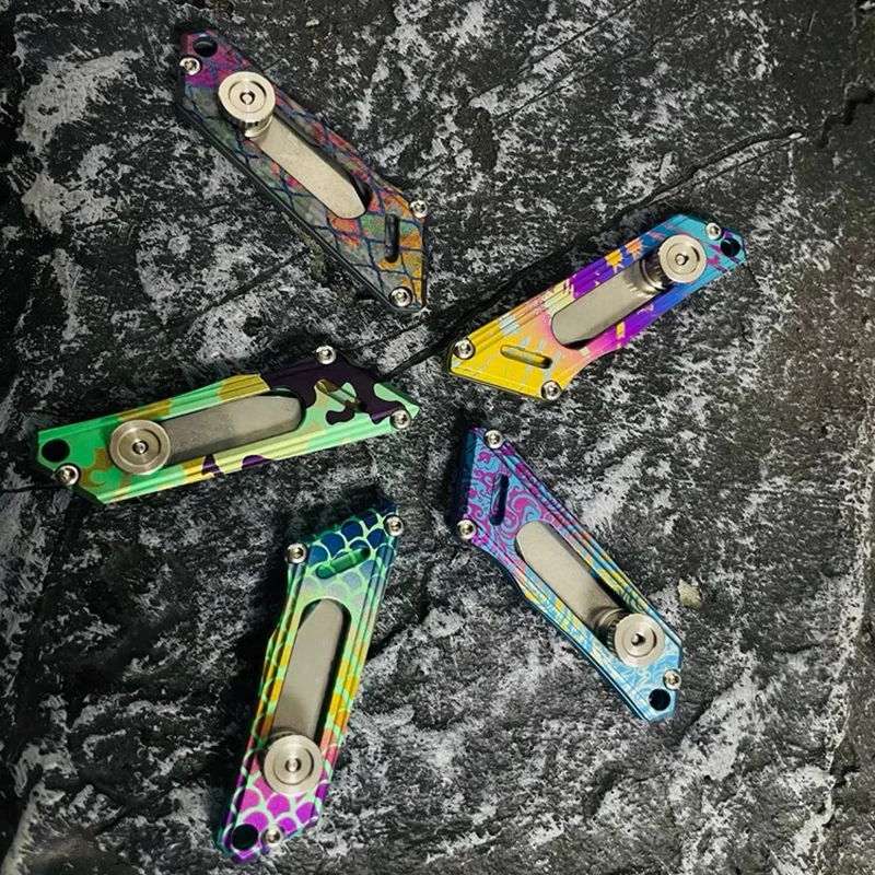 Multi-function Titanium Alloy Mini Utility Knife Pequeno Crowbar Saca-rolhas Extrator de Unhas Chaveiro Portátil Cor