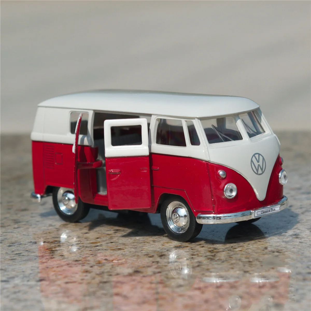 نموذج سيارة من السبائك WELLY 1:36 1963 Volkswagen T1 نموذج سيارة مصبوب معدني نموذج سيارة التراجع مجموعة محاكاة عالية هدايا لعبة للأطفال