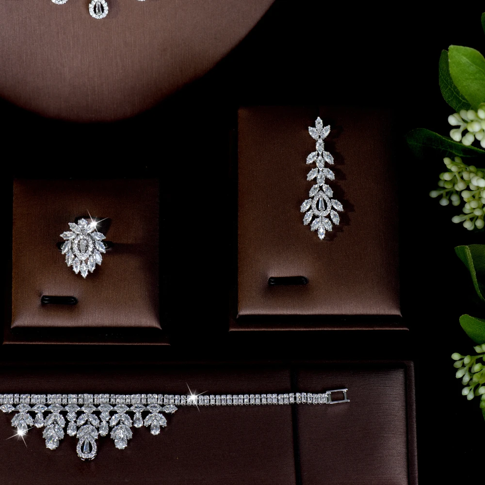 

Gorgeous sliver color exquisite necklace earrings bracelet women dress decoration light luxury jewelry set wedding gift M-870