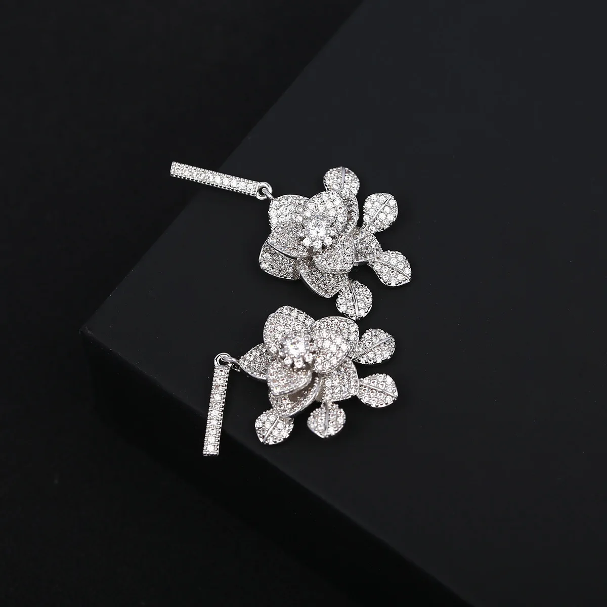 Bilincolor Luxury Zircon Three-dimensional Flower Earrings  for Christmas 