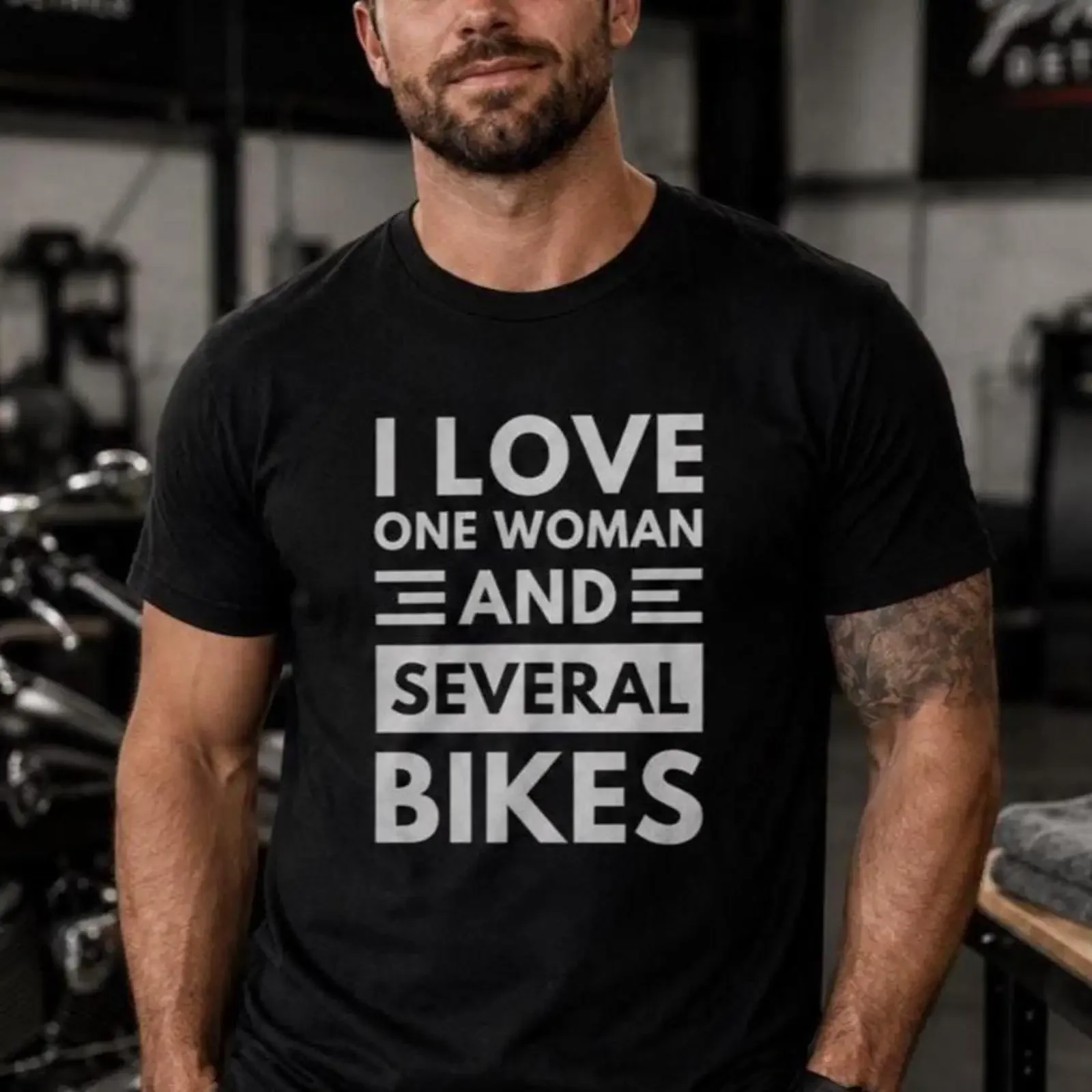 Funny Biker T Shirt I Love One Woman and Several Bikes Rider Husband Present vintage Washed Stretched Unisex streetwear graphic