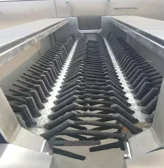 2025年式家禽屠殺場脱羽機　鶏首羽根抜き機