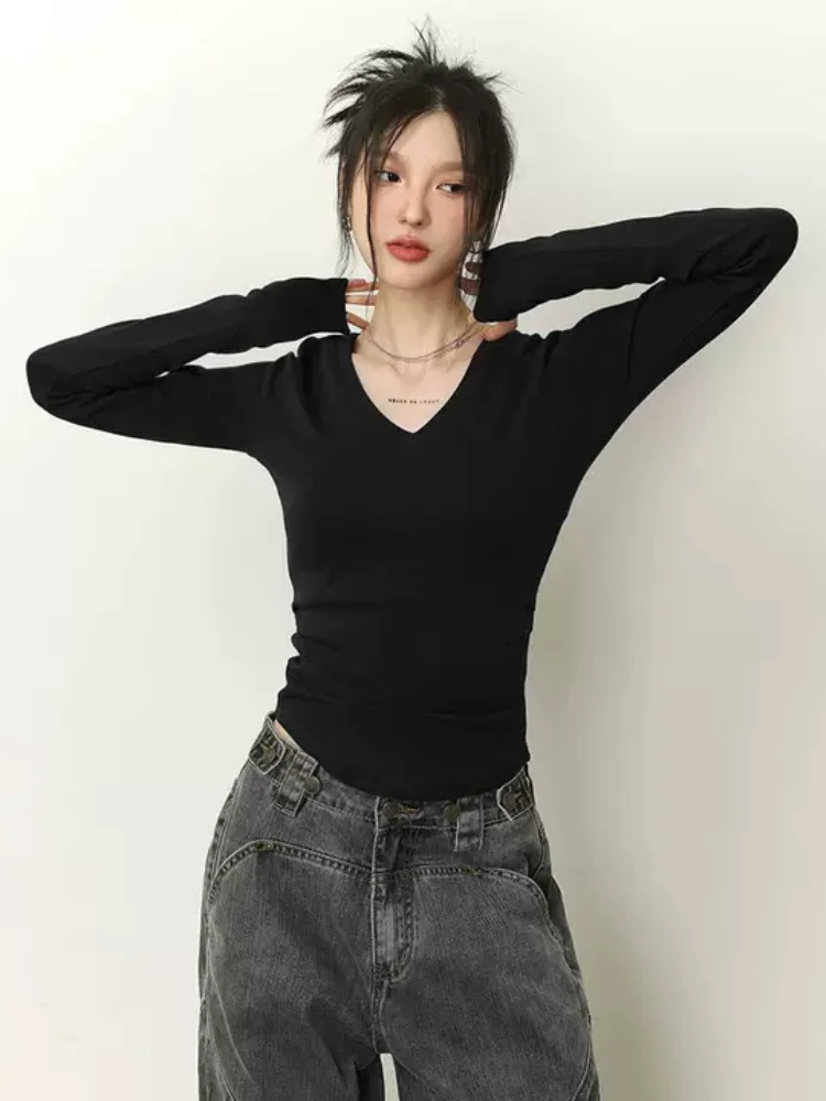 

Autumn and winter V-neck long sleeved women's T-shirt with slim fit and thick velvet casual basic style versatile women's top