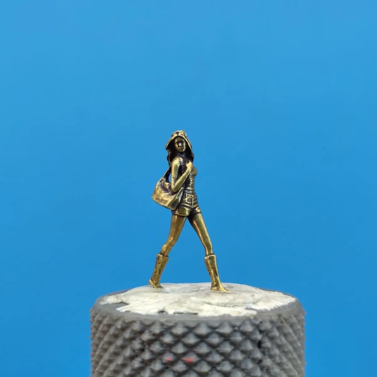 Brass 1/64 Shopping Girl Modern Teenage Miniature Scene Micro Photography Car Model with Doll