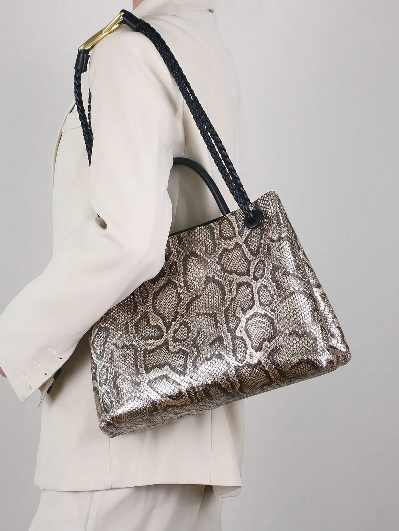 2026 Europäische und Amerikanische Mode Neue Retro-Handtasche Nischendesign Metallseilschnalle Große Kapazität Geflochtene Handtasche Freizeit-Schultertasche – Detail 10