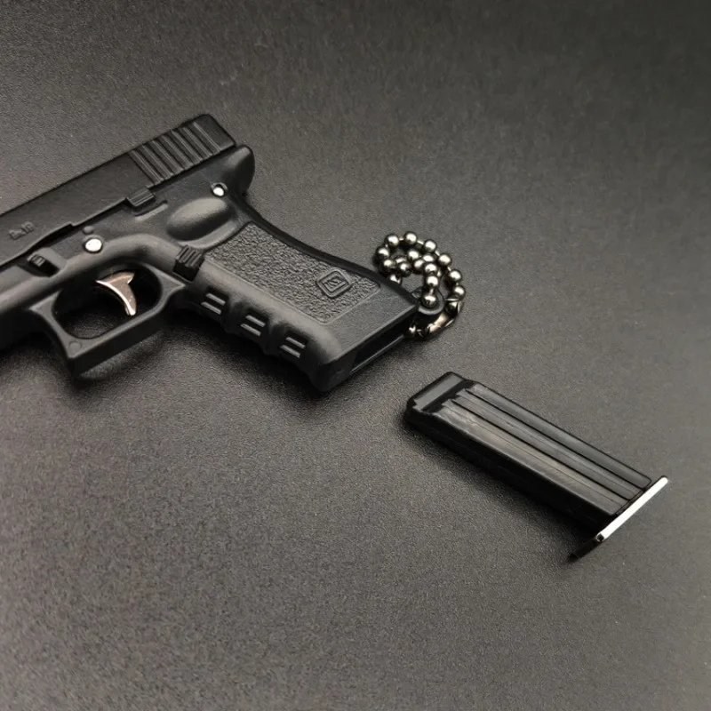 Hot Semi-alloy 1:3 Pistol Model Metal Mini G17 Toy Gun Detachable DIY Keychain Pendant Ornaments Children's Toy