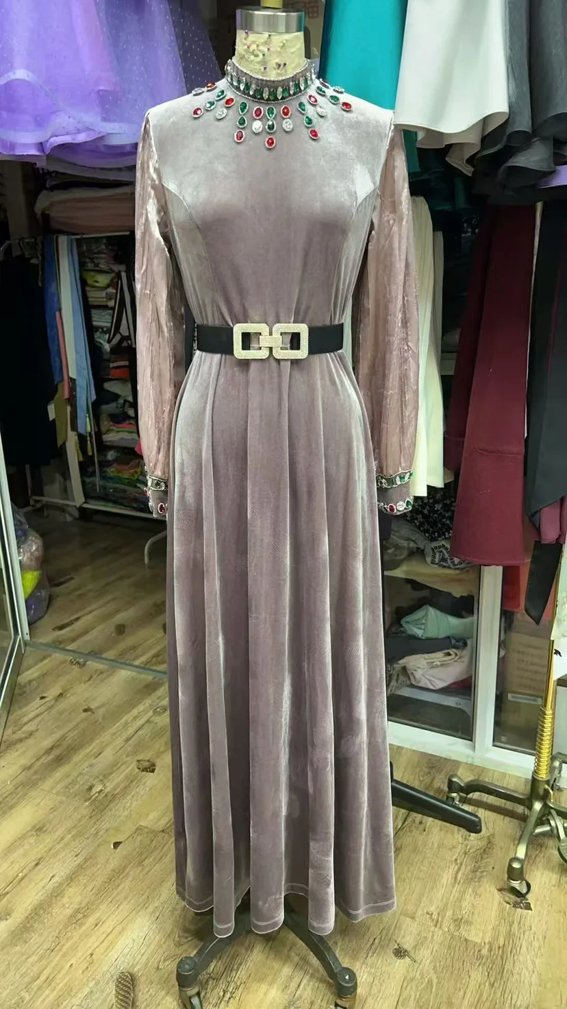 

Модное бархатное платье SuperAen с воротником-стойкой, украшенное стразами, оверсайз, весна 2026, новинка, длинное платье-пуловер