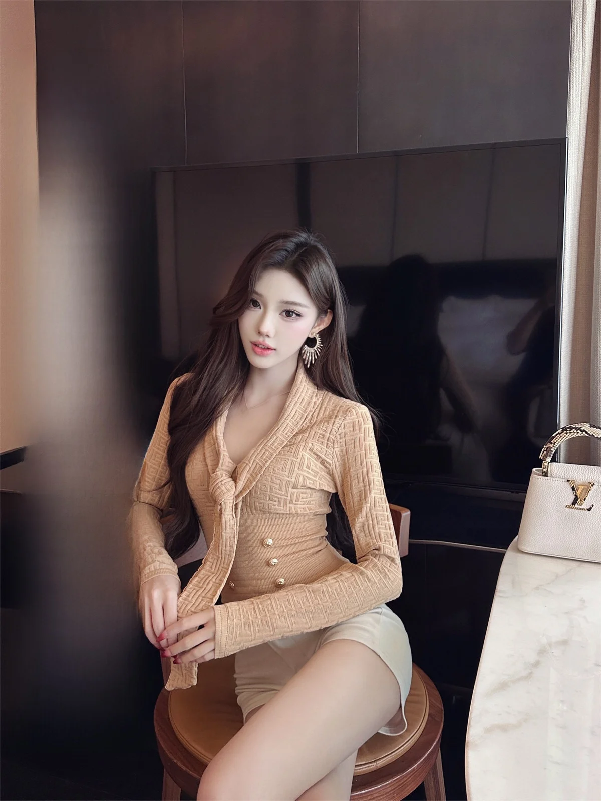 

Hotdog Pattern Blouse Double Row Buttons Afternoon Tea Break Spaghetti Straps Elegant Commuting Versatile Women's Knitted Top