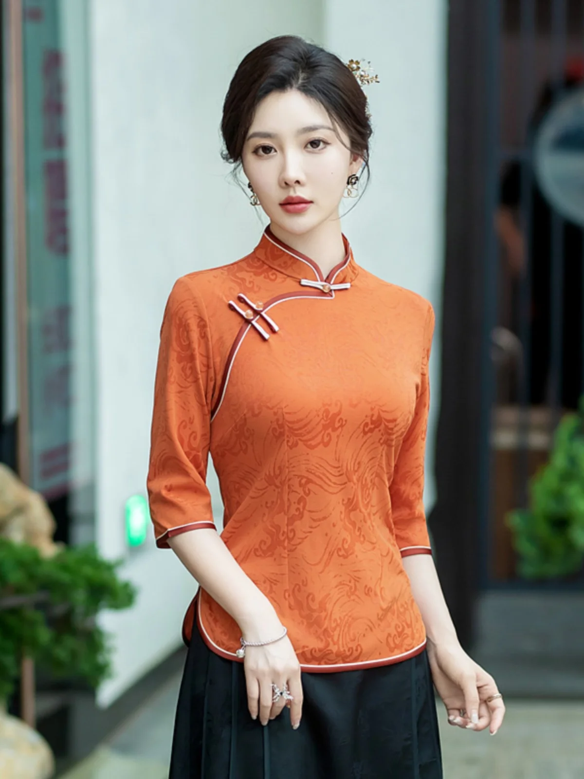 ชุดจีนสีแดงแบบใหม่ ปี 2024 ปักลายดอกไม้ ชุดแม่ลูก สไตล์ถังสูท ผ้าคุณภาพดี