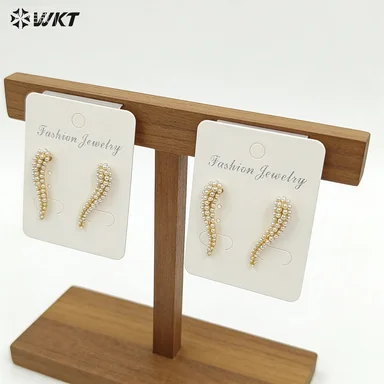 WT-ME126 New Arrival Medium Style And Curved Shape Brass&Artificial Pearl Earring For Women Daily Decorative