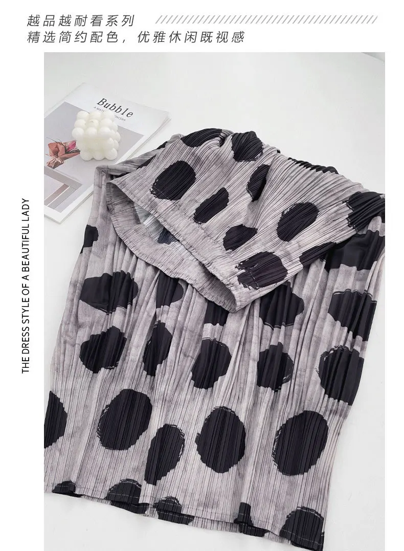 Pleated Black Polka Dot Half Skirt Women's Simple Casual Loose Fashion Versatile Commuter Clothing Korean Wearing