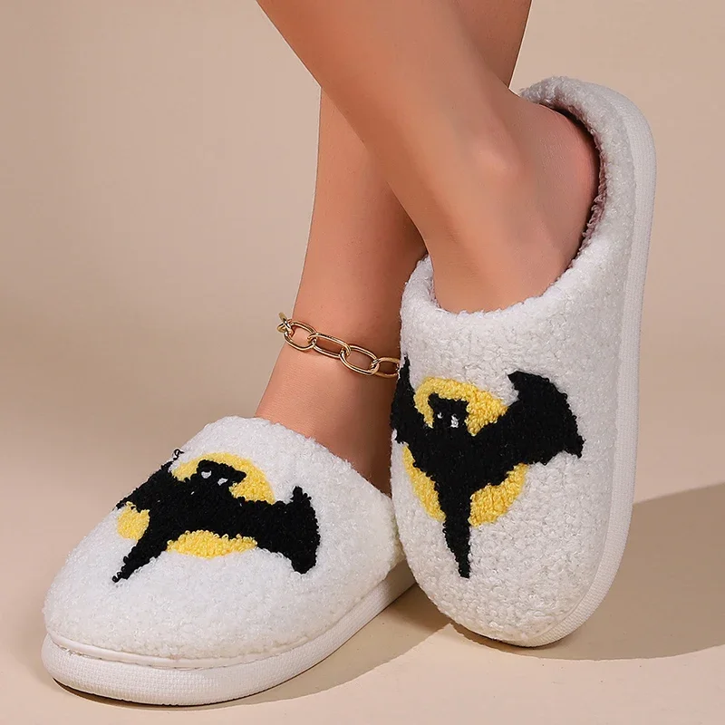 

Женские плюшевые тапочки с летучей мышью на Хэллоуин, мягкая нечеткая нескользящая домашняя обувь, женские удобные теплые зимние домашние тапочки для пары