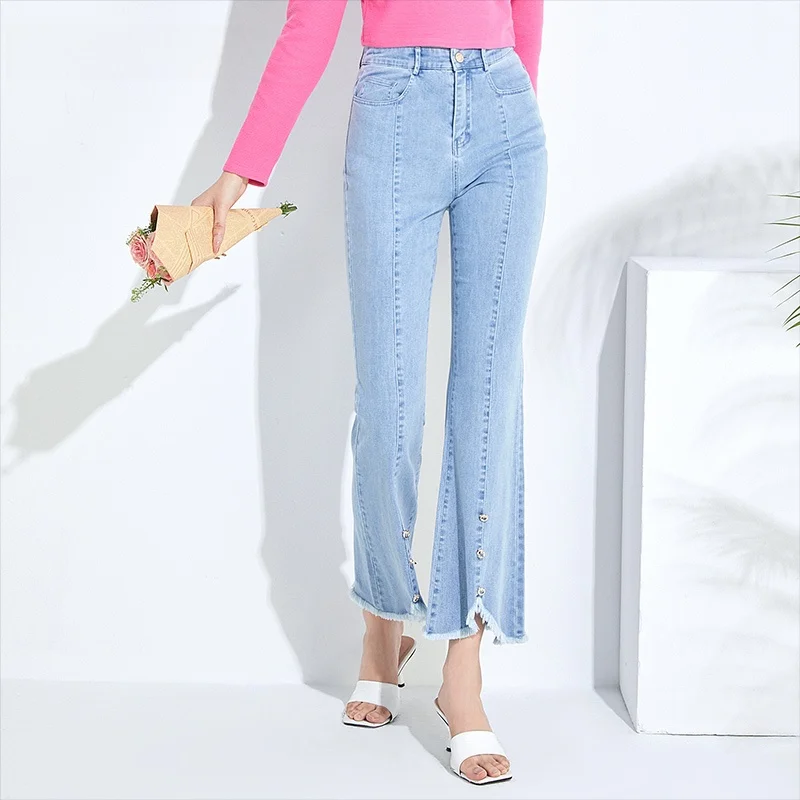 

Джинсы с высокой талией, широкими штанинами и микро-клешем, светлые, женские, весна-лето, из хлопкового стрейч-денима, прямого кроя, с эффектом похудения