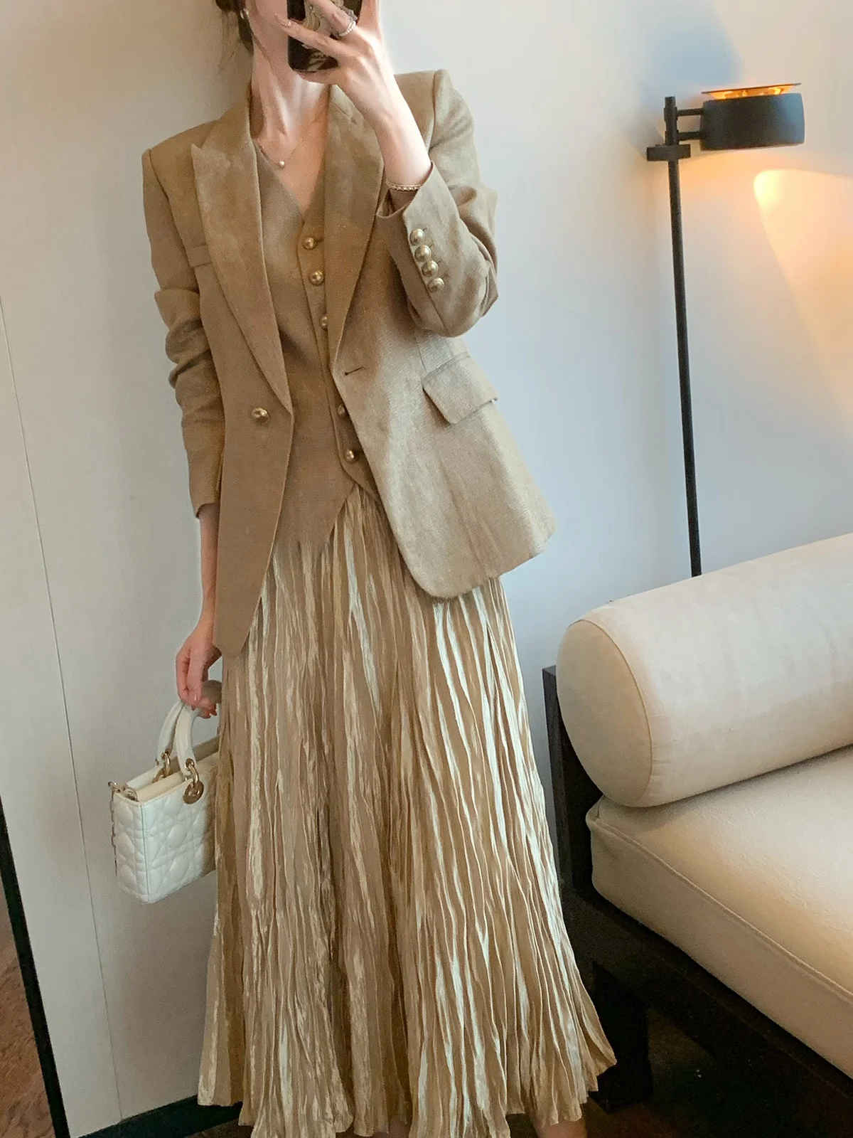 

Костюм DAJOS Red Label: Новинка ранней весны, легкий люксовый комплект из льняного жилета и брюк с золотым плетением для женщин