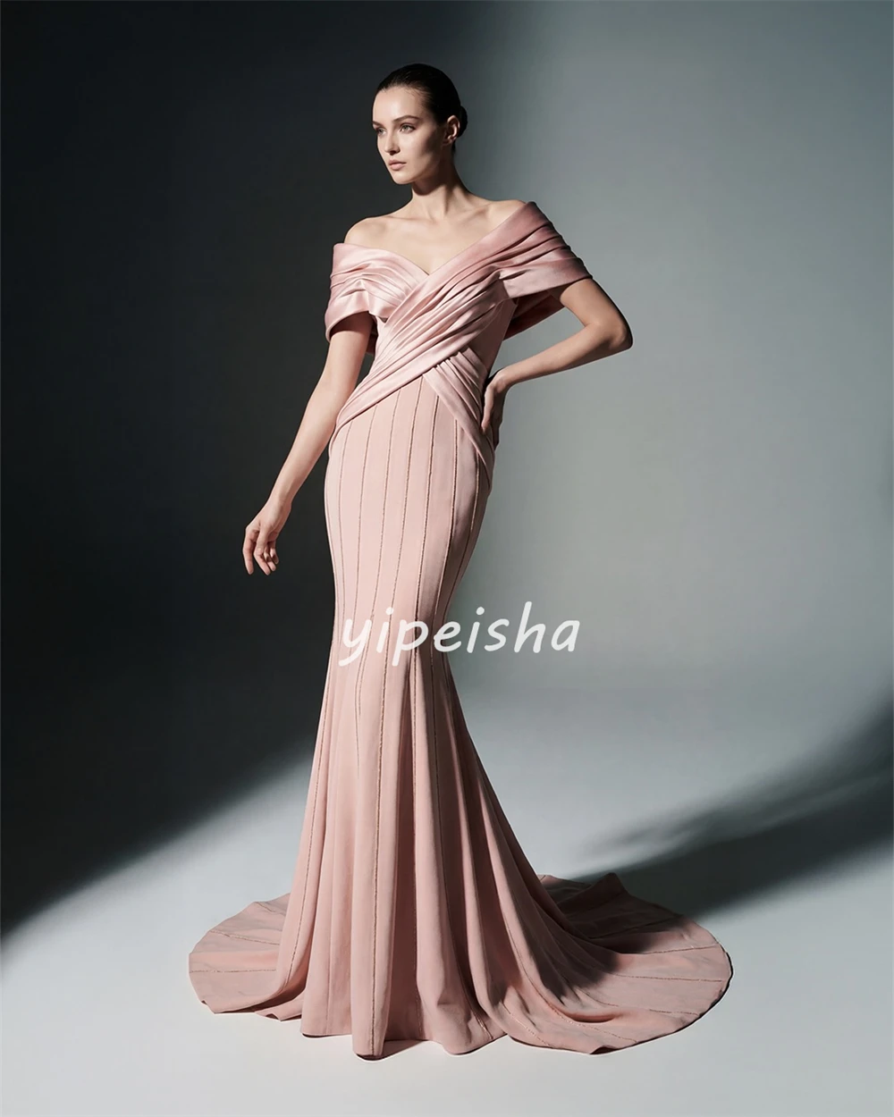 Maßgeschneiderte Elegante Damen-Jersey-Kleider mit Raffungen und Plissee im Meerjungfrauenstil, Moderner Schulterfreier Ärmelloser Abendkleider in Bodenlänge – Detail 7