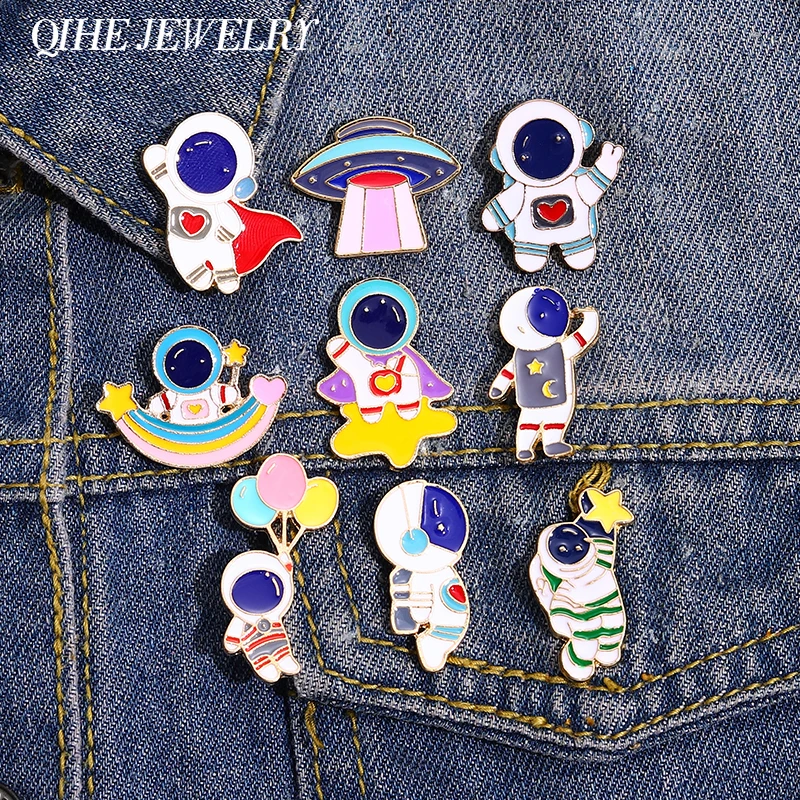 Lovely Astronaut Enamel Pin Metal Brooch Badge Star Rainbow Cartoon Jewelry Backpack Hat Gifts Custom Creative Accessories