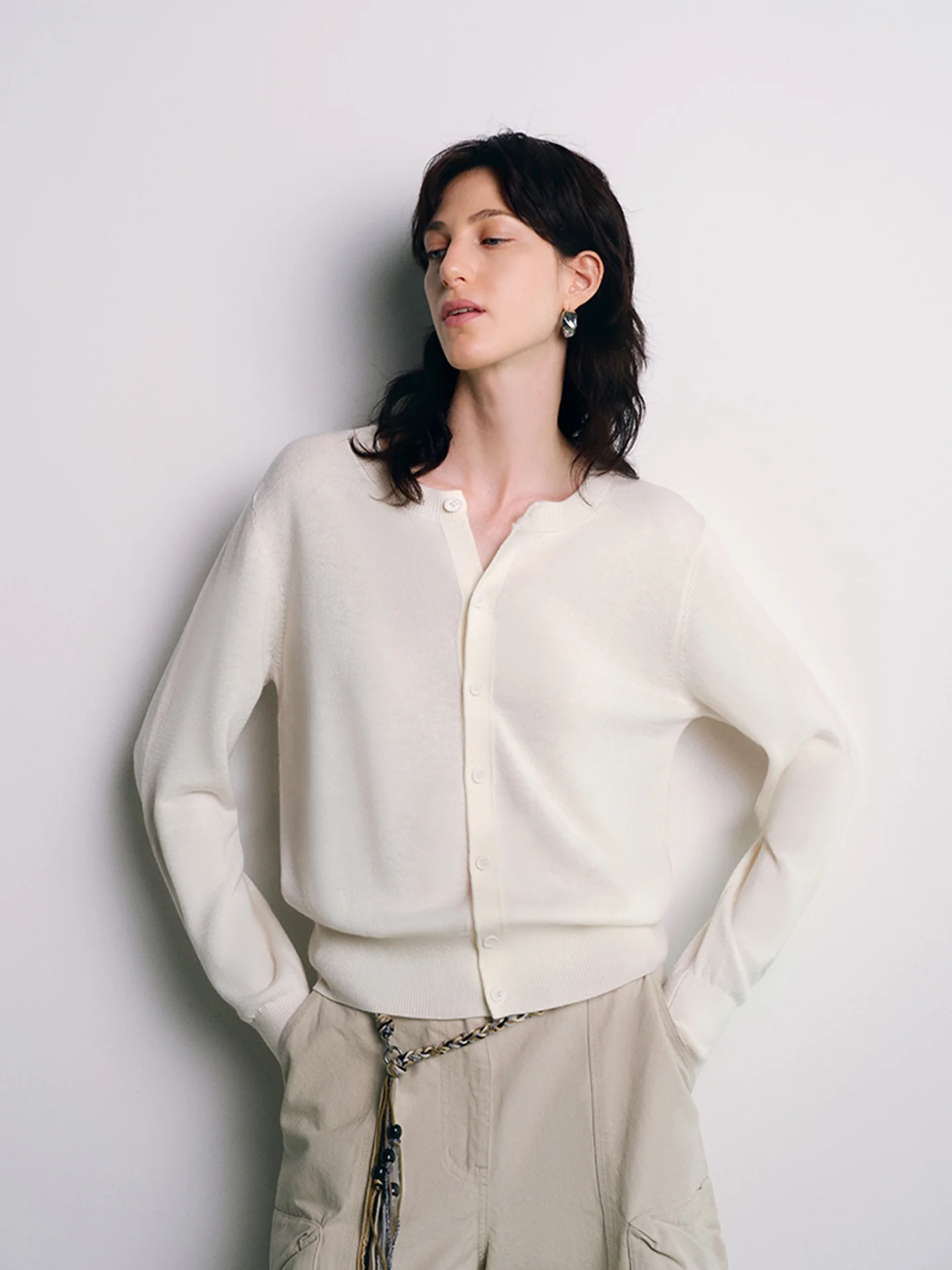 

Модный универсальный трикотажный джемпер для женщин: приталенный, однотонный, осенняя новинка, корейская версия, прямой крой, шелк.