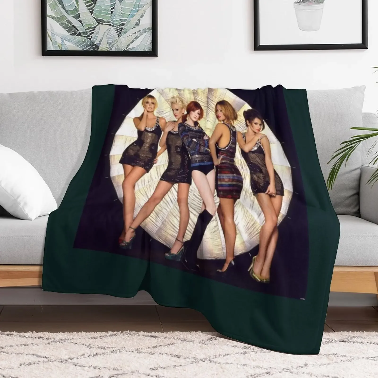 Girls Aloud 150 Throw Blanket Flannels Decoratives blankets and throws Blankets