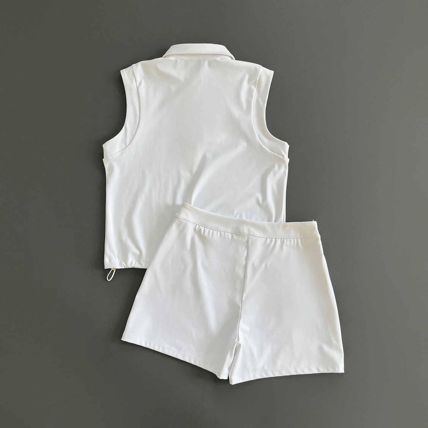 レディース シック サマー 2025 ホワイト ポロクロップ＆ハイウエストスカート ラウンジセット、トレンディな2ピースカジュアルウェア