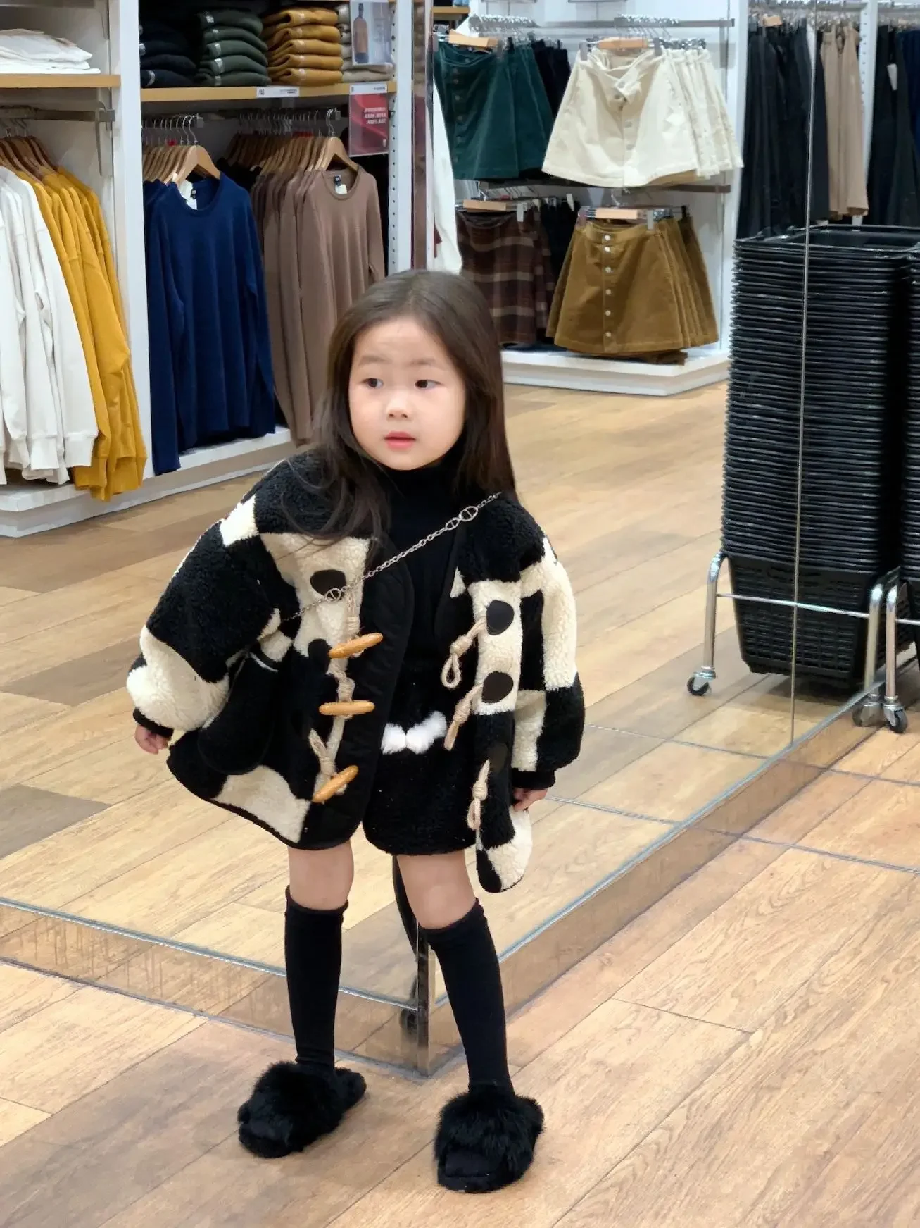 Korean girls\' winter clothes fashion thick velvet checkerboard pattern wool sweater cow horn button lamb wool warm jacket